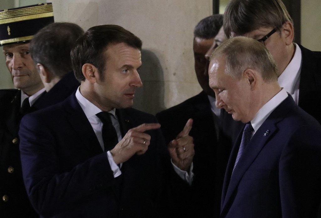 Emmanuel Macron, Vladimir Putin (AFP)