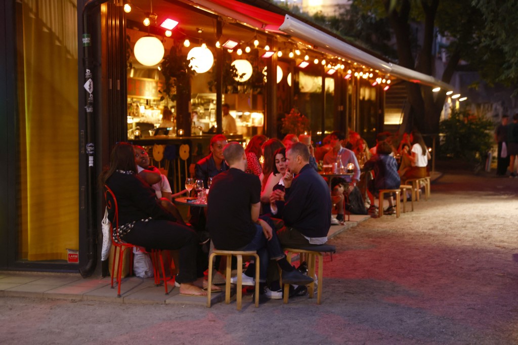 švedska, kafić, koronavirus, covid, pandemija, terasa