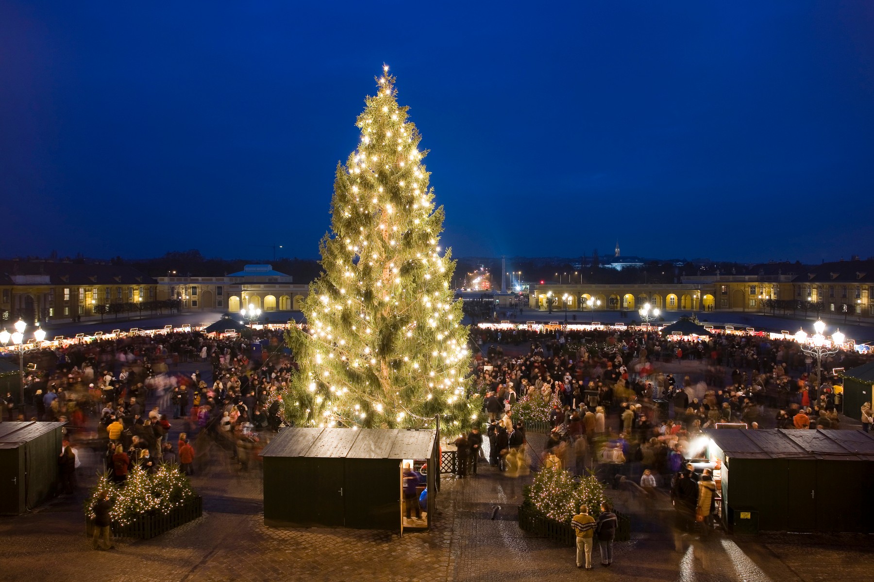 Christmas market in front of Schoenbrunn Palace, Vienna, Austria