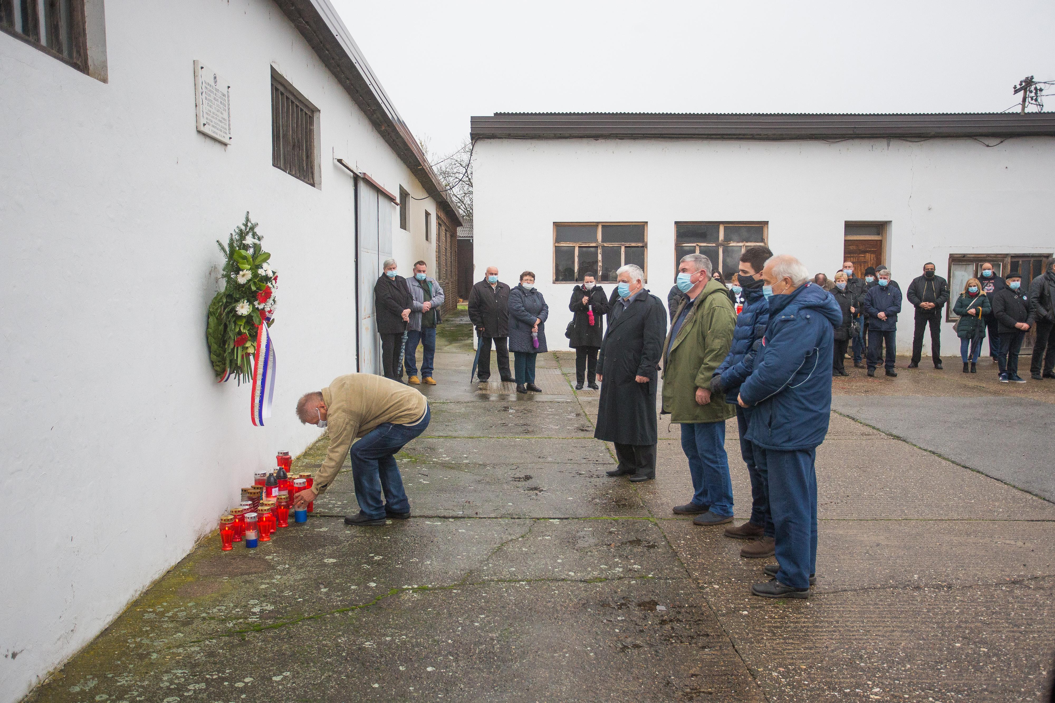Vukovar: Odana počast ubijenima u logoru "Velepromet"