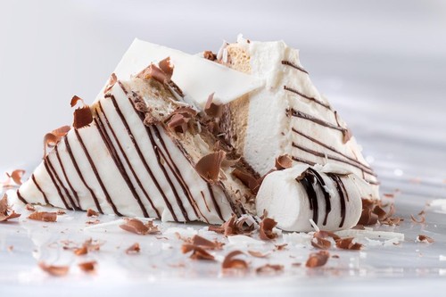 cake with white chocolate.