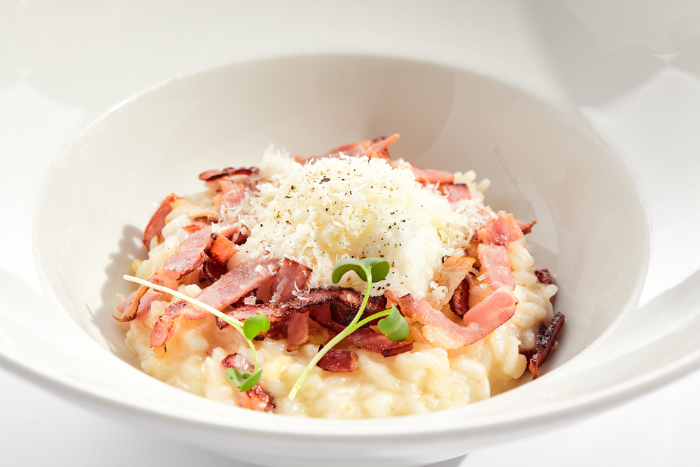 Risotto,Alla,Carbonara,On,White,Restaurant,Plate.,Risotto,With,Bacon