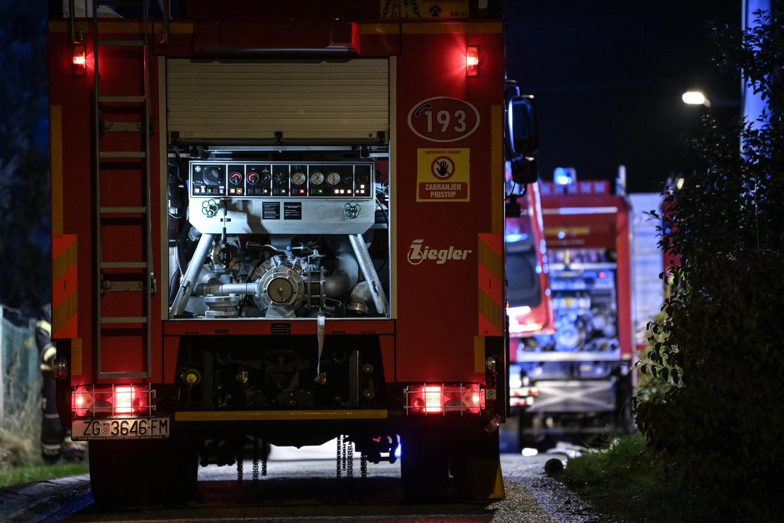 Zagreb: Požar na krovištu kuće u Ulici Miroševečki brijeg 50