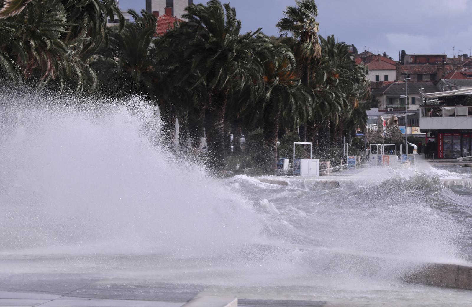 Split, valovi, more, nevrijeme