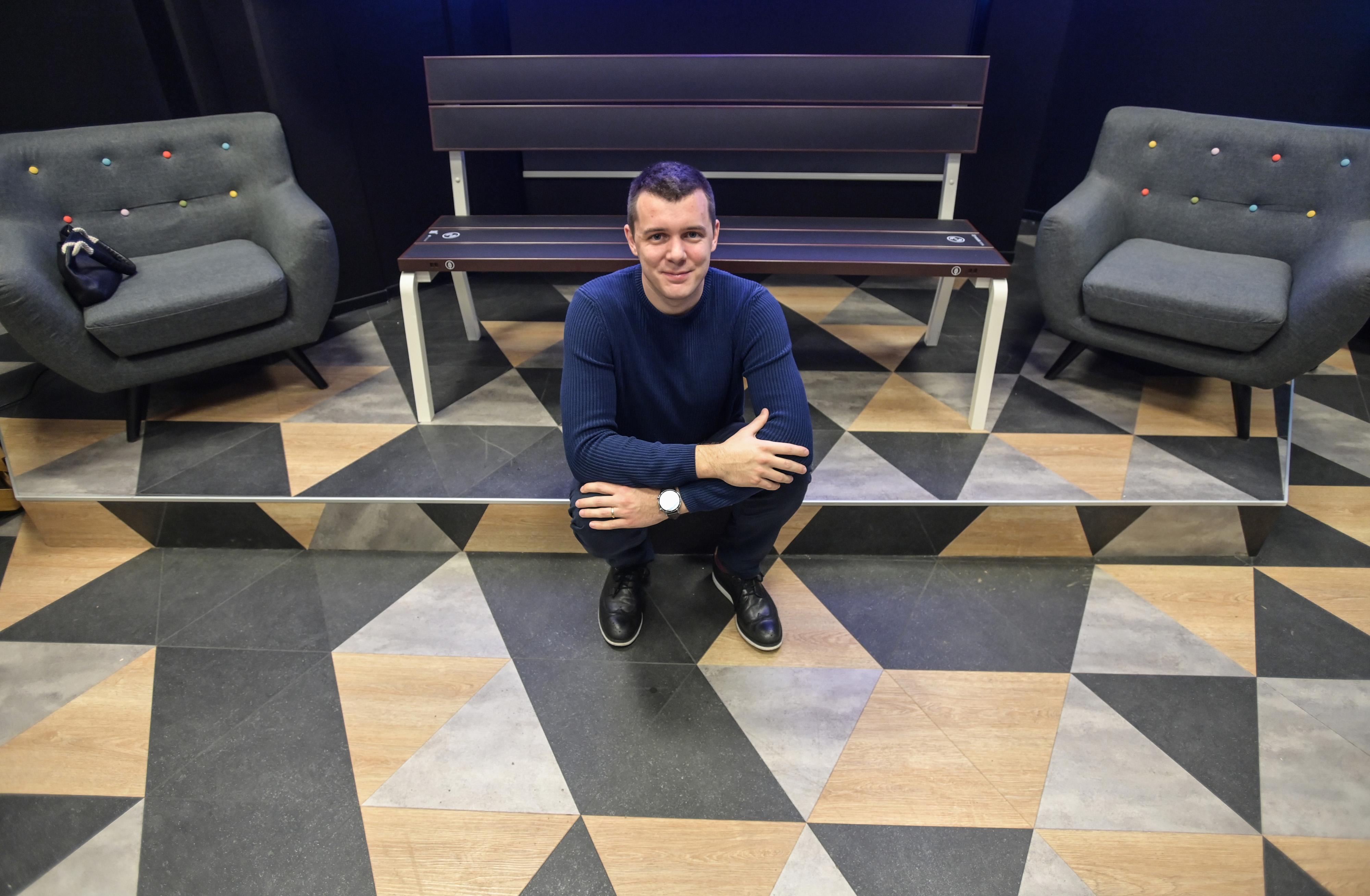 Funderbeam kampanja, pametna klupa, , Include