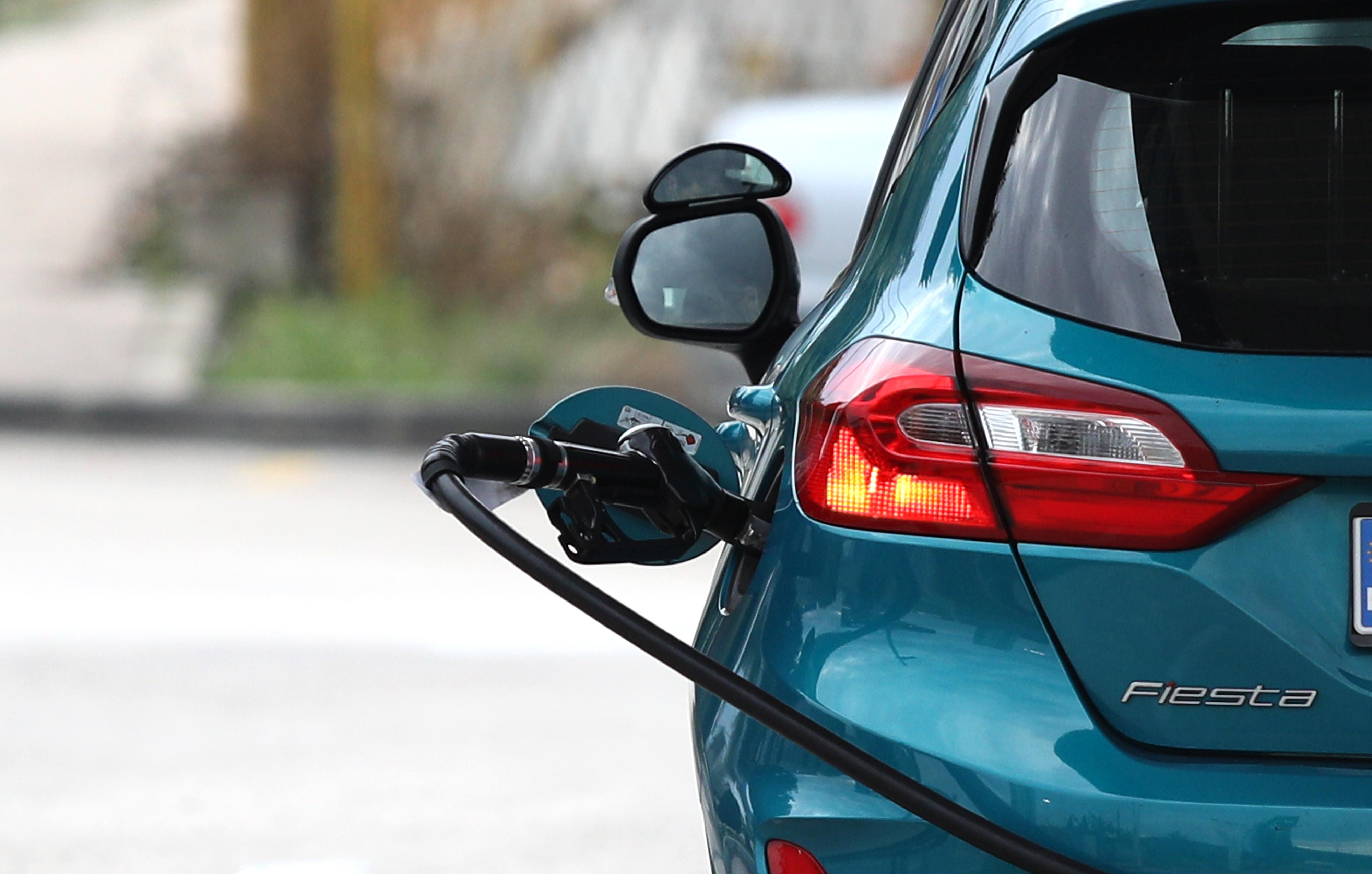 gorivo, točenje goriva, benzin, cijene goriva, benzinska, tank , auto