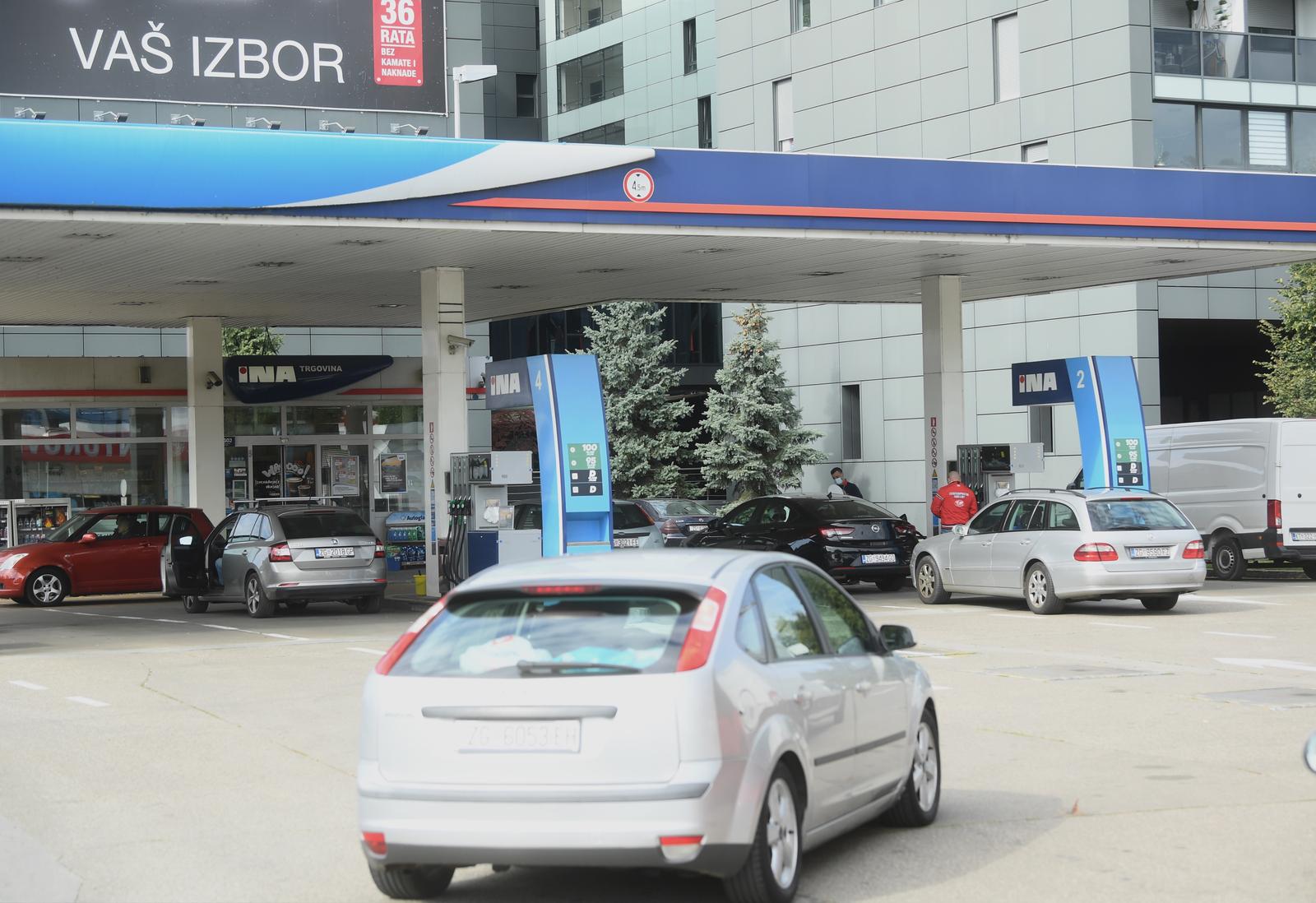 Pojačana posjećenost na benzinskim postajama nakon što je vlada zamrznula cijene goriva