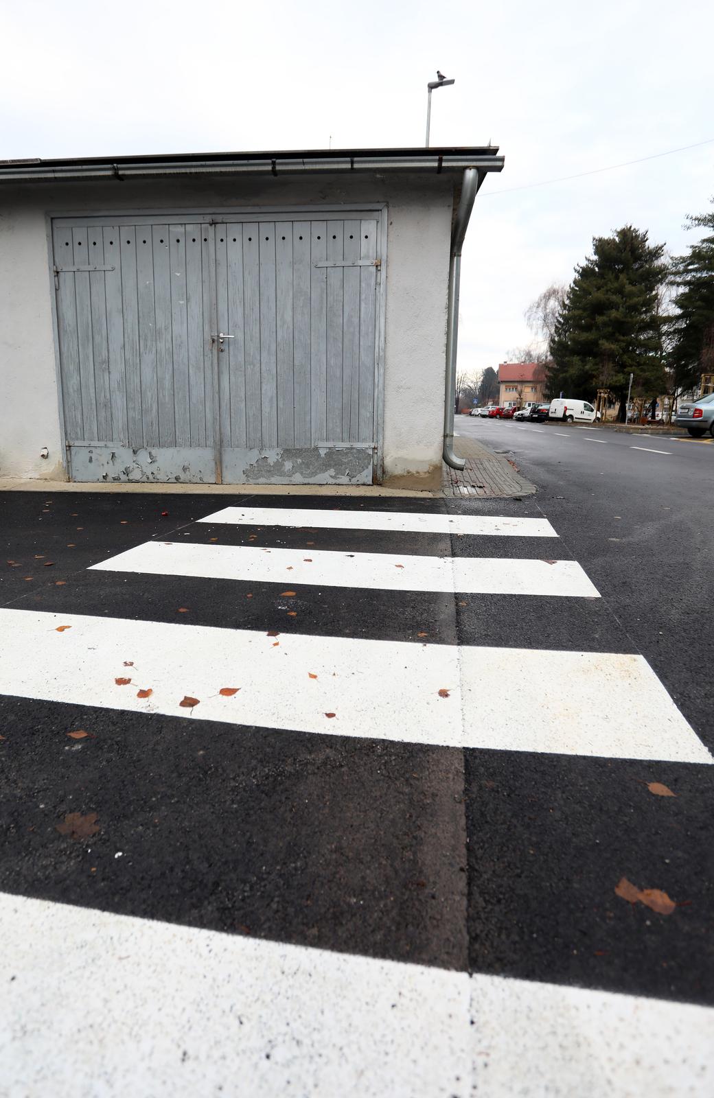 Karlovac: Rješenje na novouređenoj ulici - zebra vodi ravno u nečiju garažu