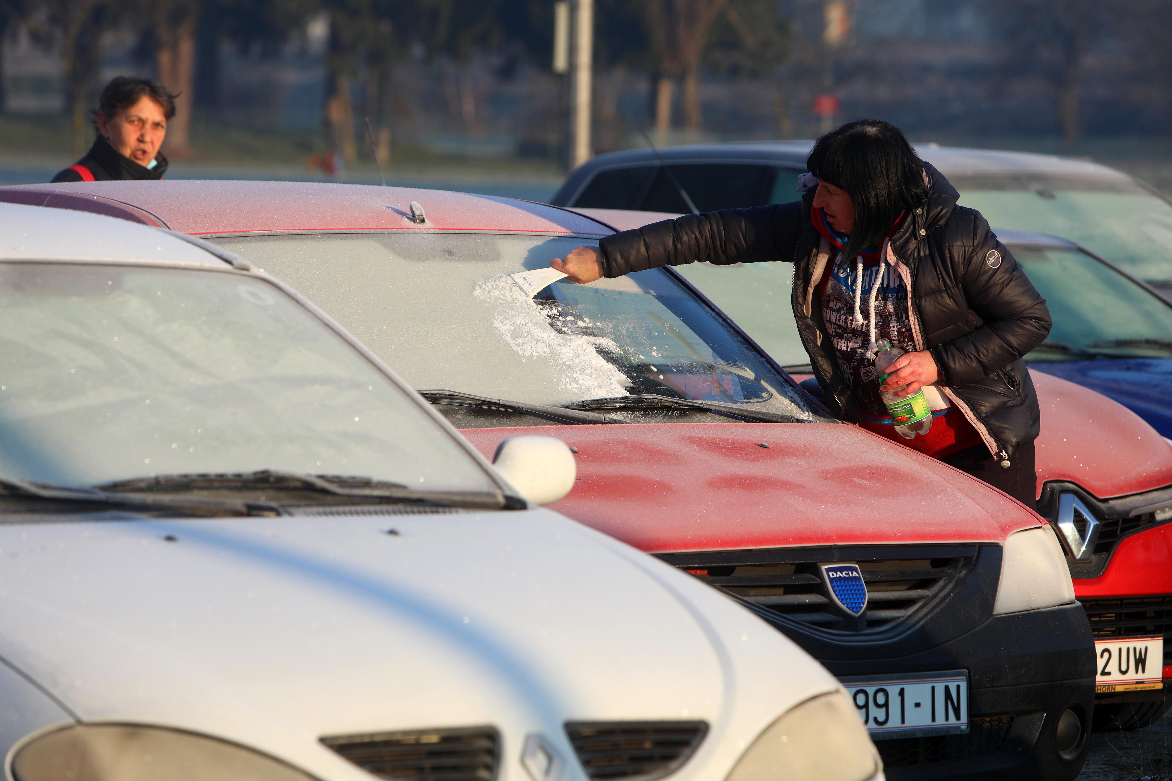 Karlovac se jutros probudio okovan mrazom na ledenih -5 °C