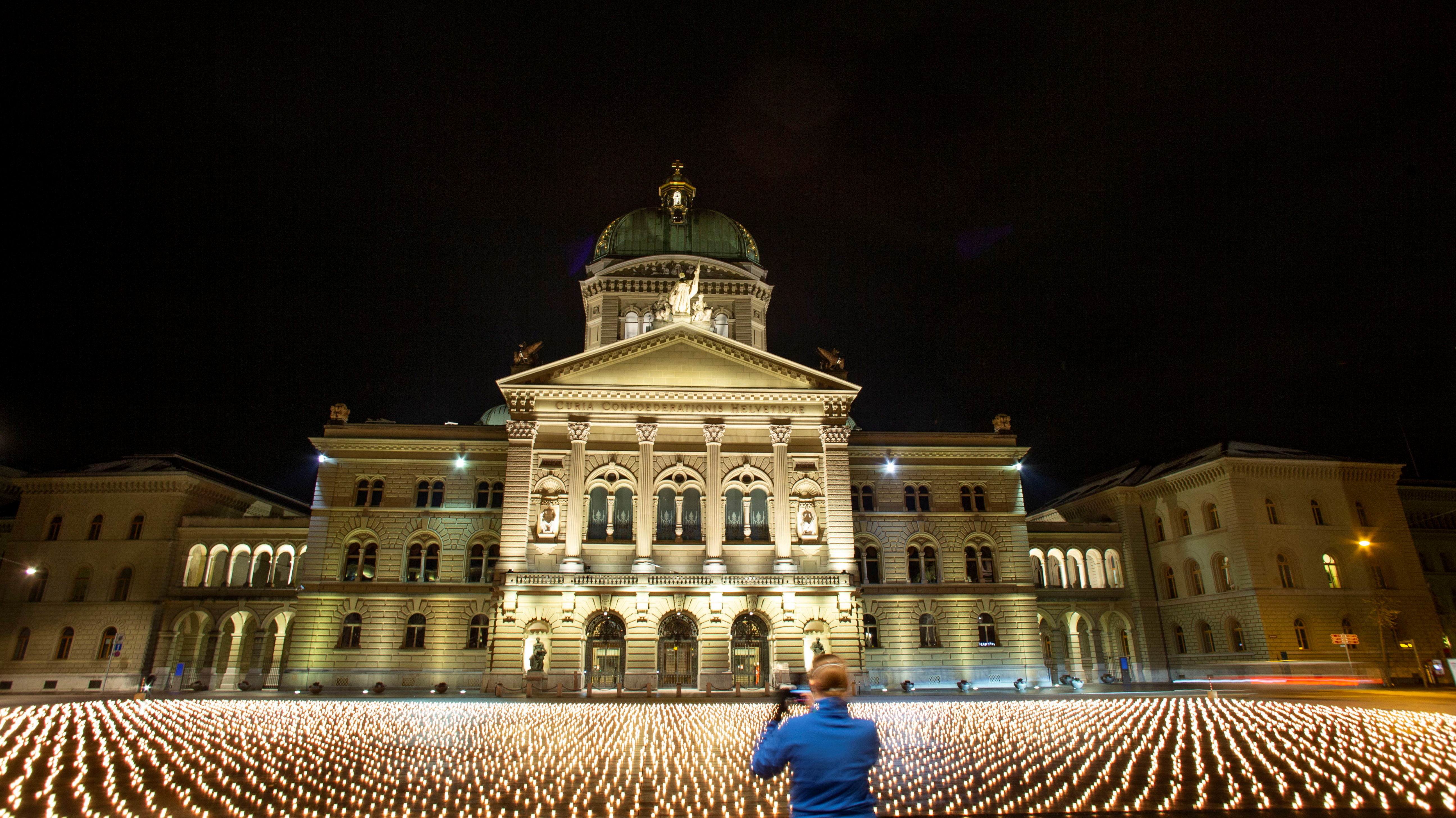 Candlelight vigil in memory of people who died of COVID-19 in Bern