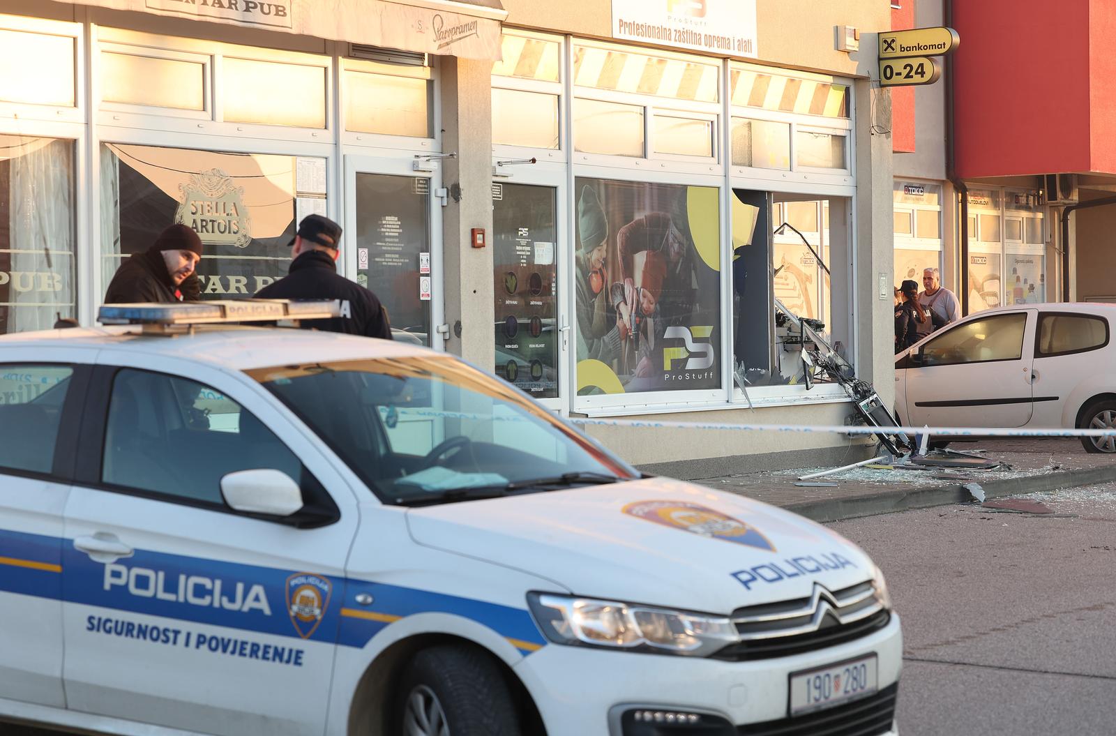 raznesen bankomat, eksplozija, policija