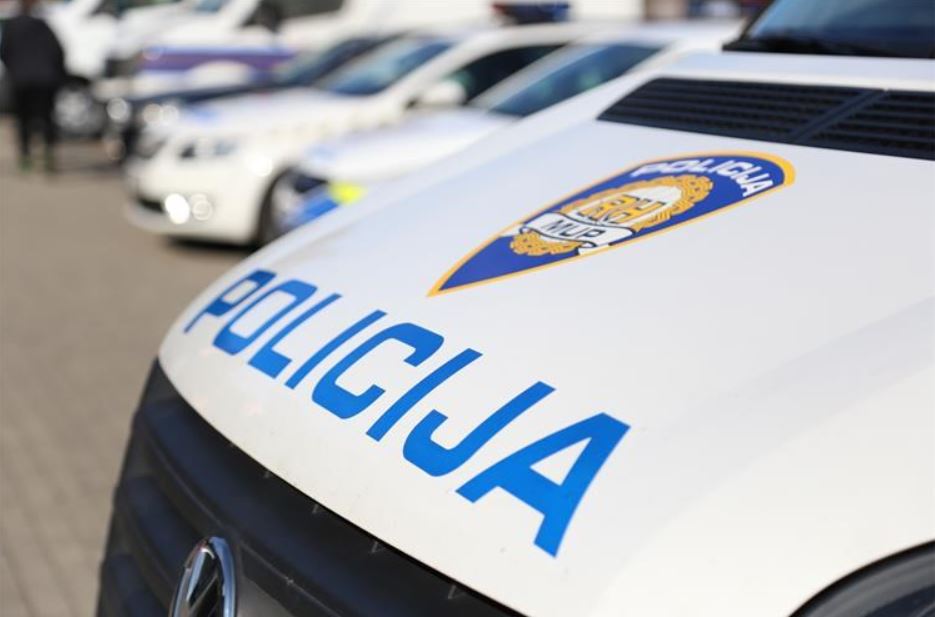policija