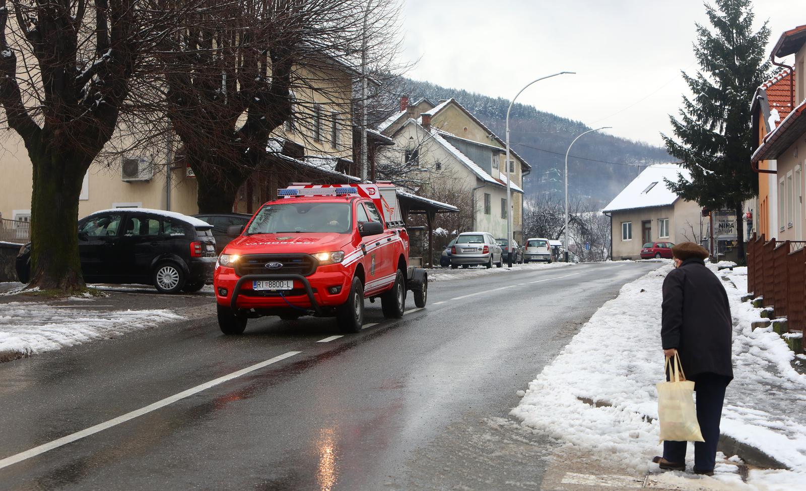 Novi snježni prekrivač zabijelio je Vrbovsko i okolicu