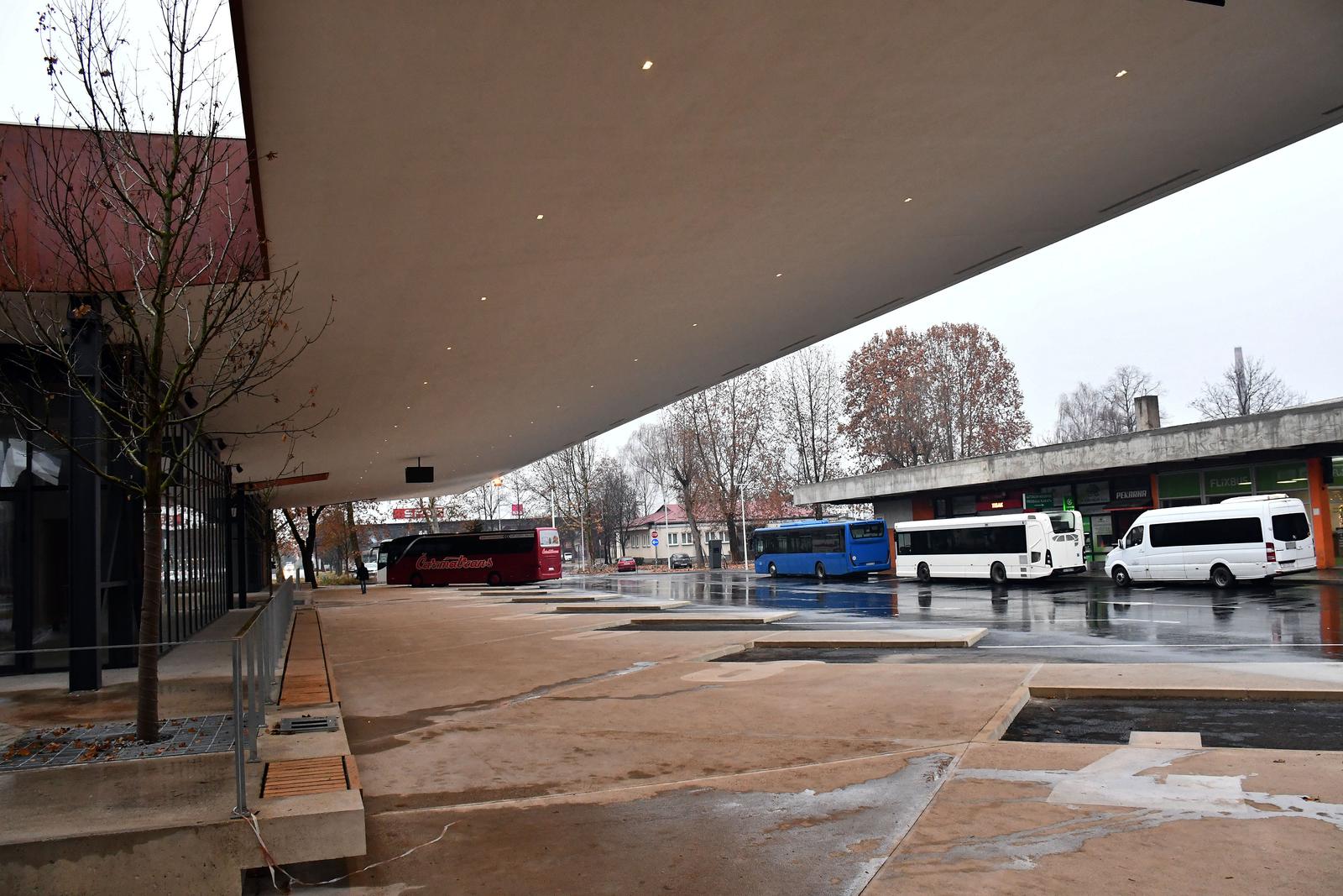 autobusni kolodvor, autbousni prijevoznici, autobusi