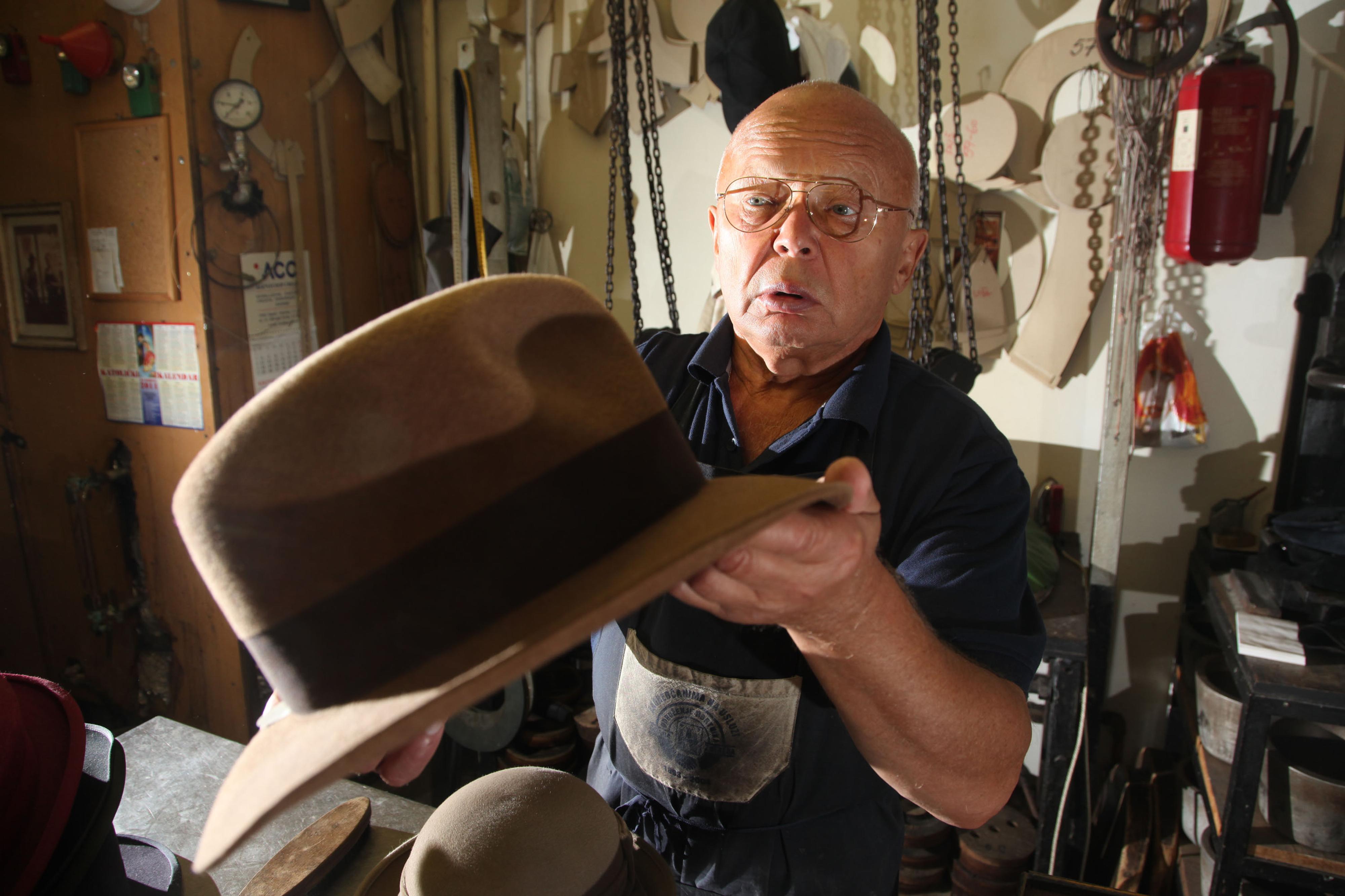 zlatko cahun, izrada šešira,