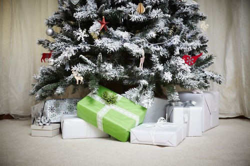 Decorated Christmas tree with gifts