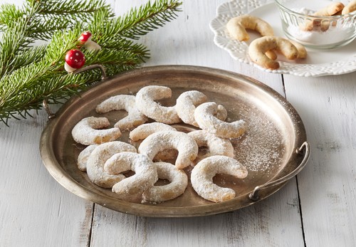 Vanilla croissant cookies with almondsVanilla crescents with almonds