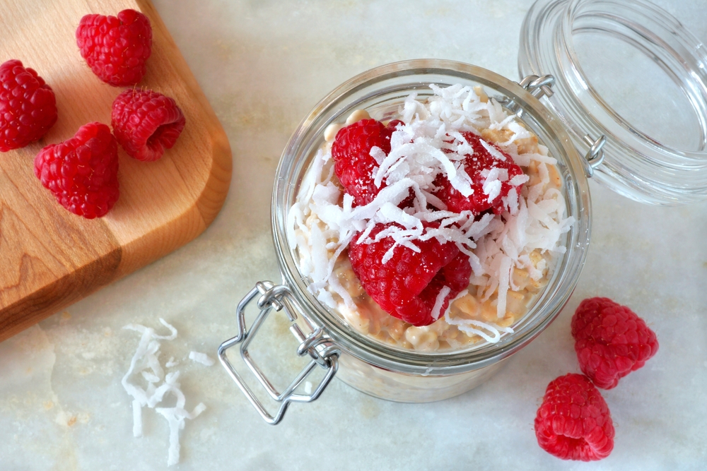 Healthy,Breakfast,Refrigerator,Oatmeal,With,Fresh,Raspberries,And,Shredded,Coconut