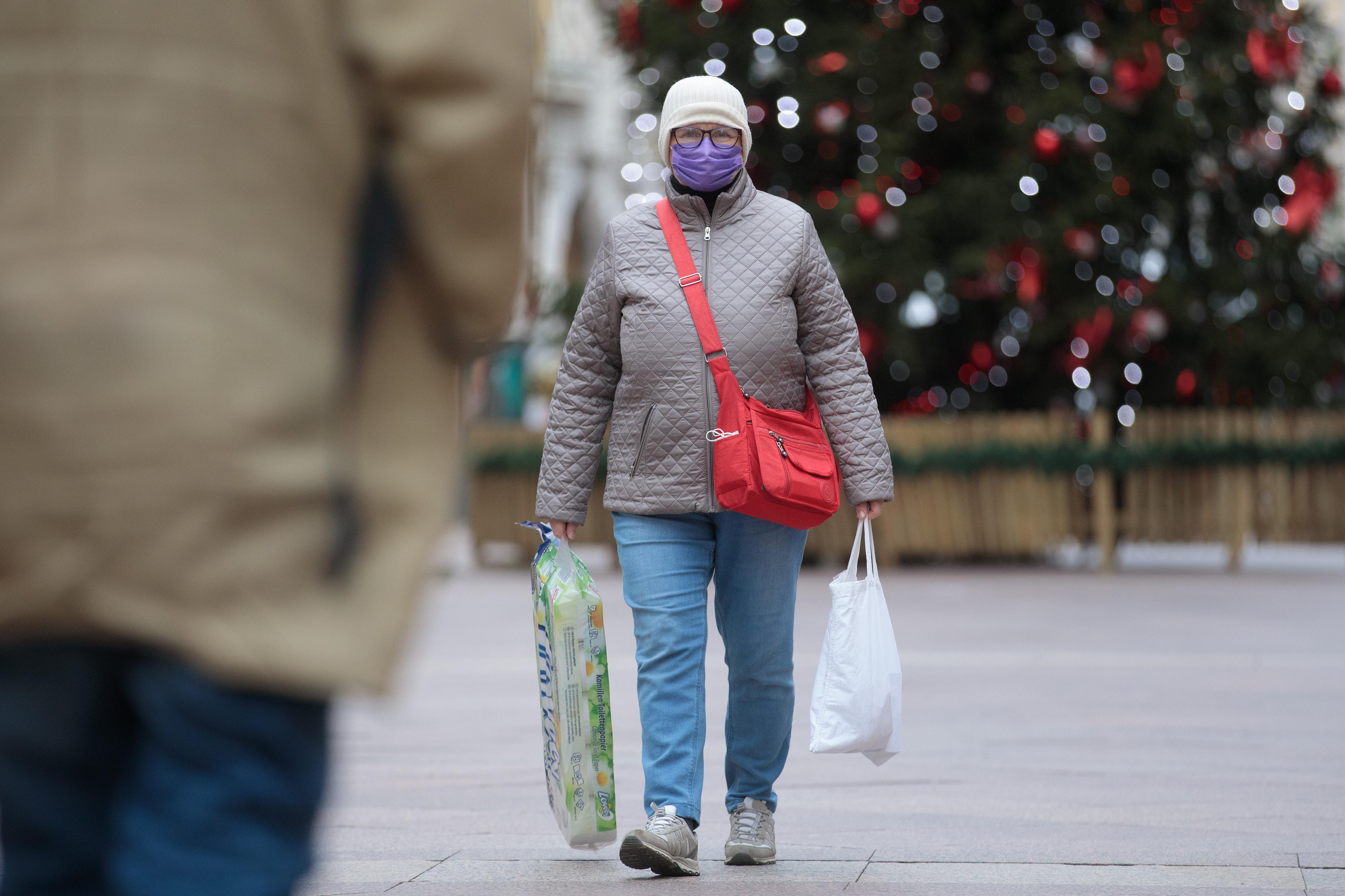 Zbog olujne bure koja puše na riječkom području zatvorili su adventske kućice