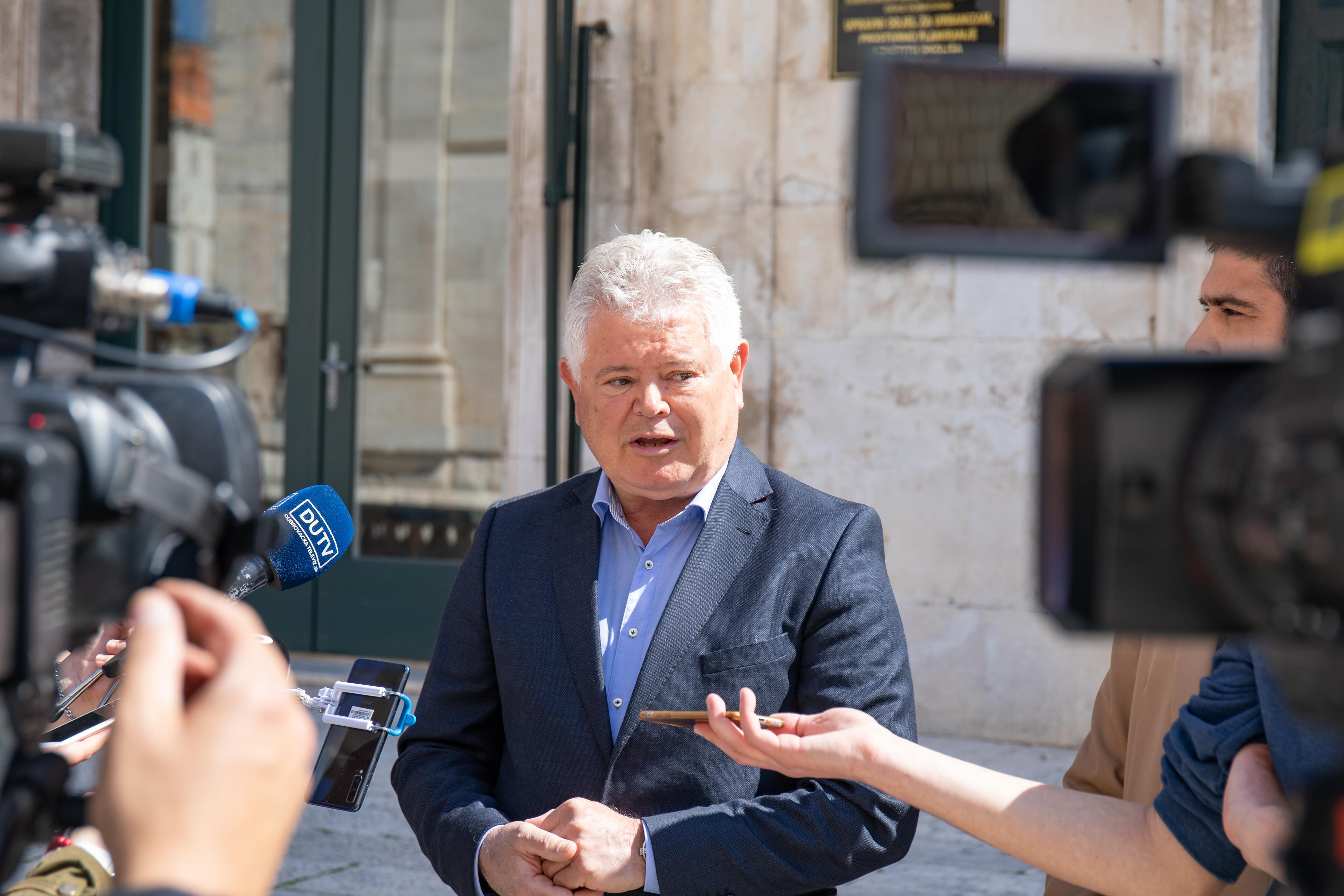 Dubrovnik: Andro Vlahušić i Mario Tevšić održali performans i konferenciju za medije