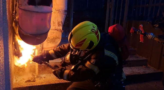 vatrogasac, vatrogasci, požar,