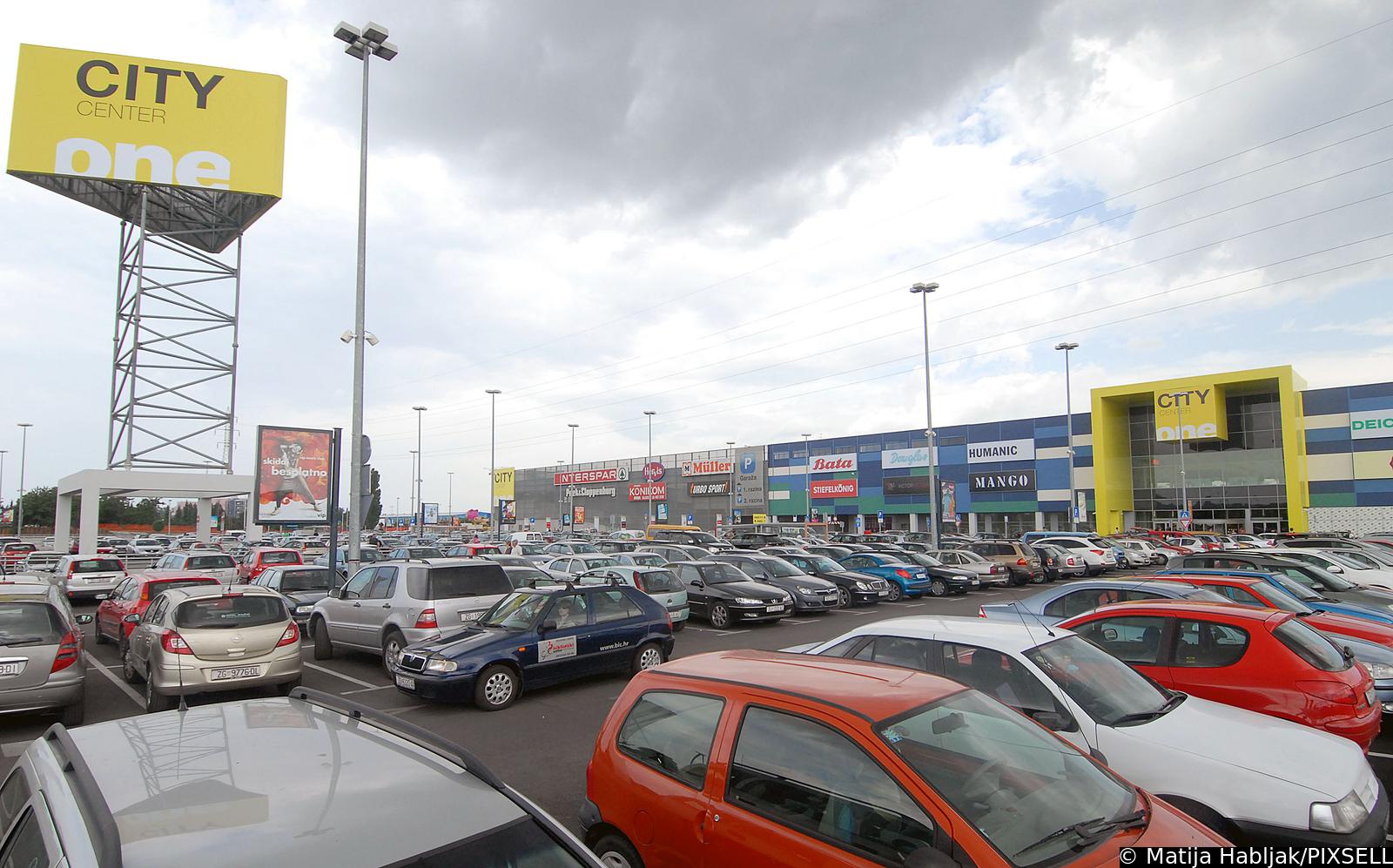 Zagreb: Po?elo ljetno radno vrijeme du?ana, trgova?ki centri prepuni