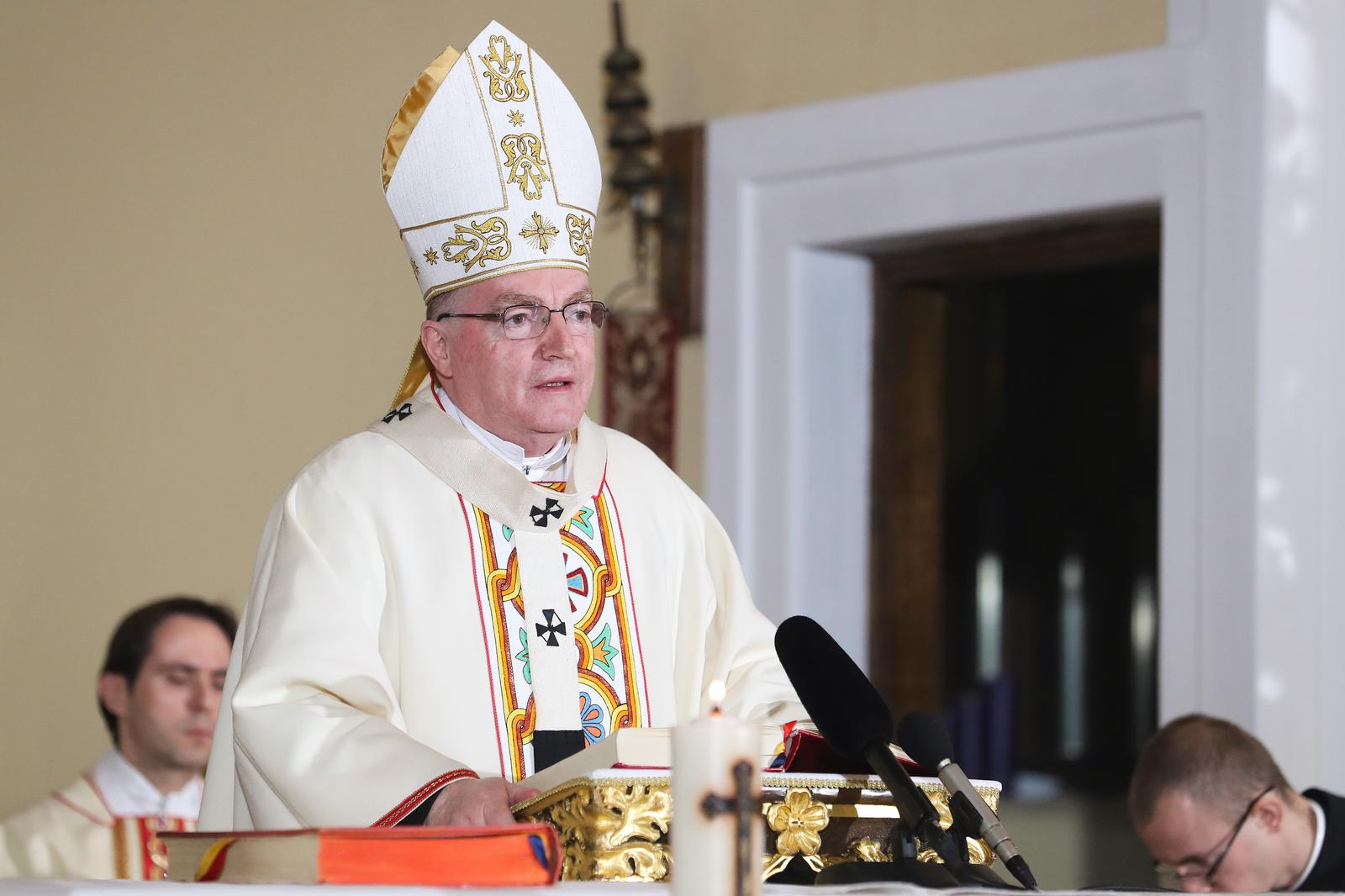 Zagreb: Kardinal Josip Bozanić predvodio misu polnoćku u Župi svetog Jeronima