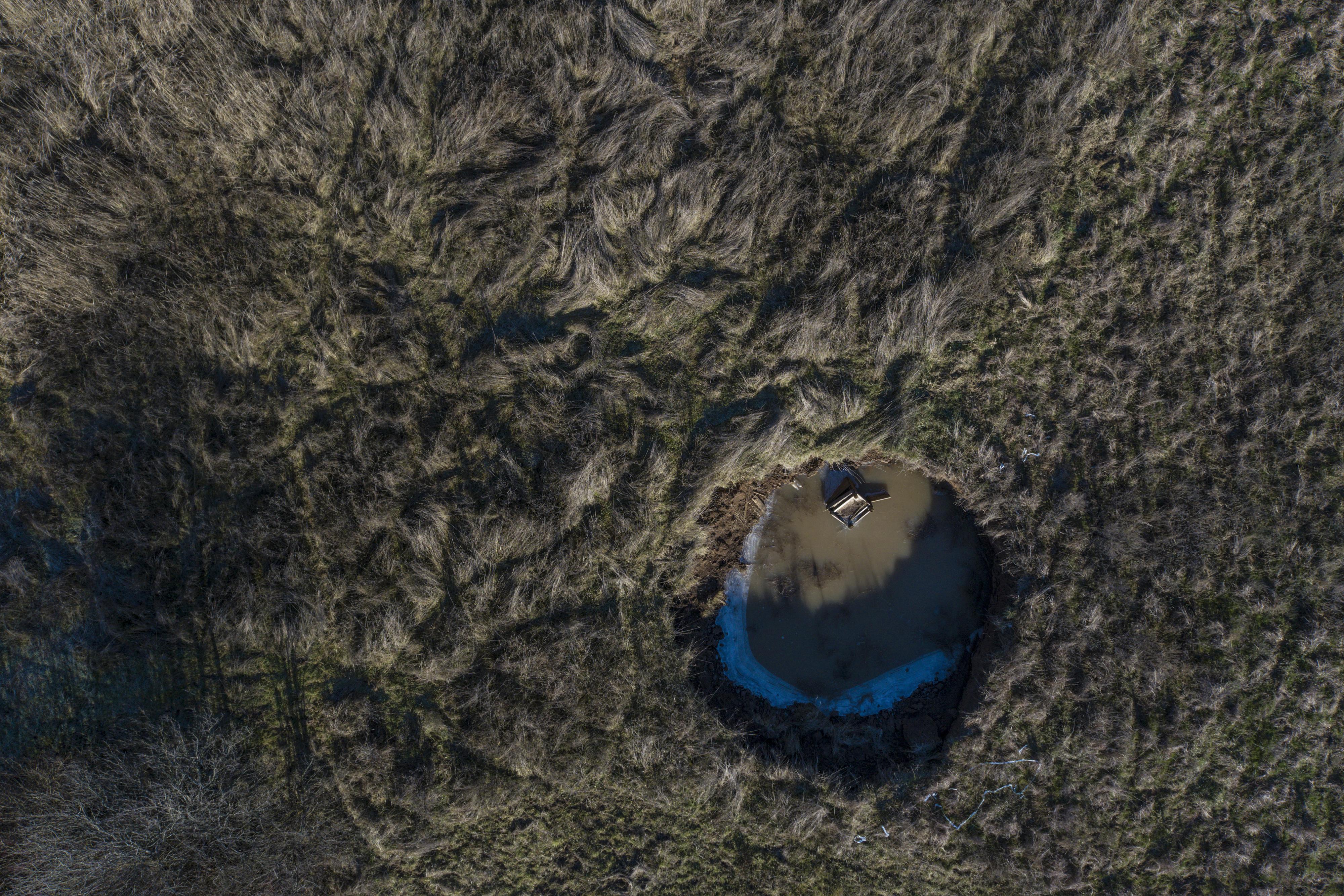 Mečenčani, vrtače, rupe