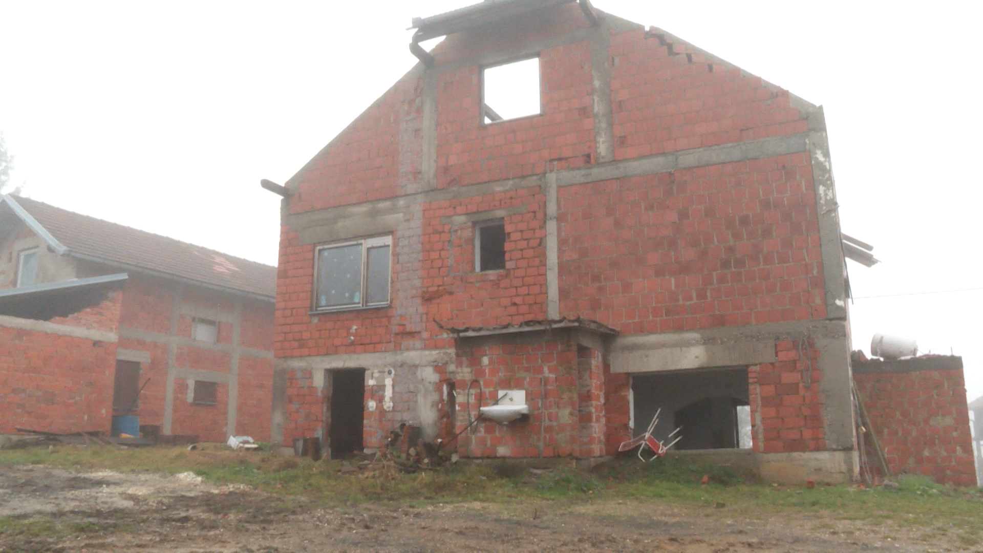 razrušena kuća, posljedice potresa