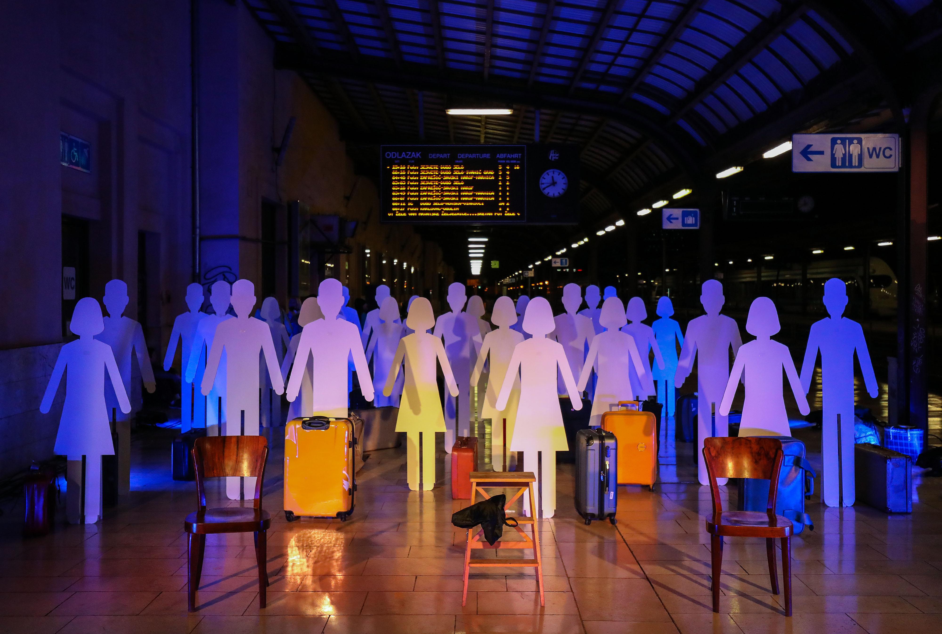 Zagreb: Prosvjedni performans sindikata "Zadnji vlak za bolje normalno"