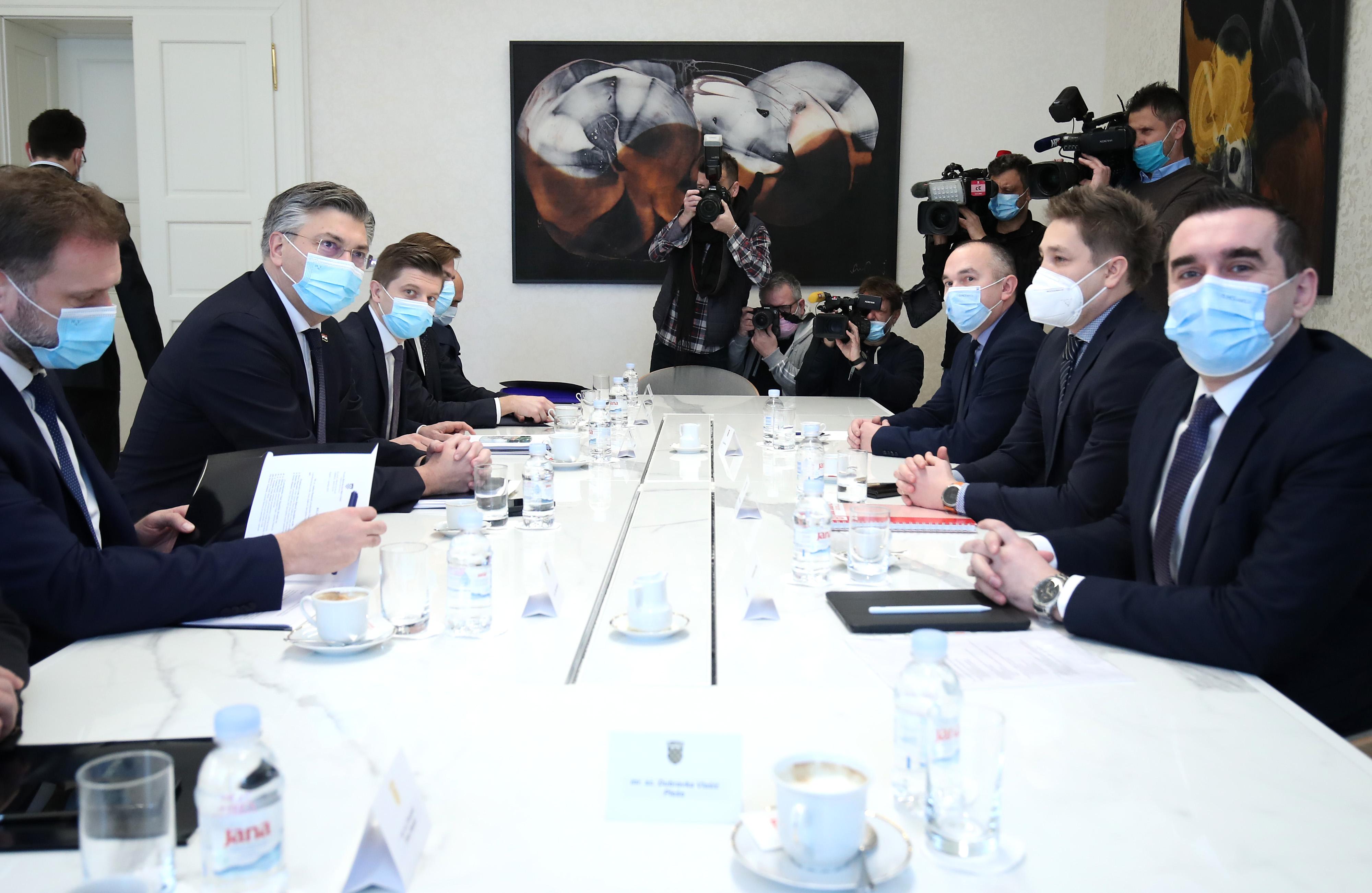 Predsjednik Vlade Plenković s predstavnicima tvrtke Đuro Đaković