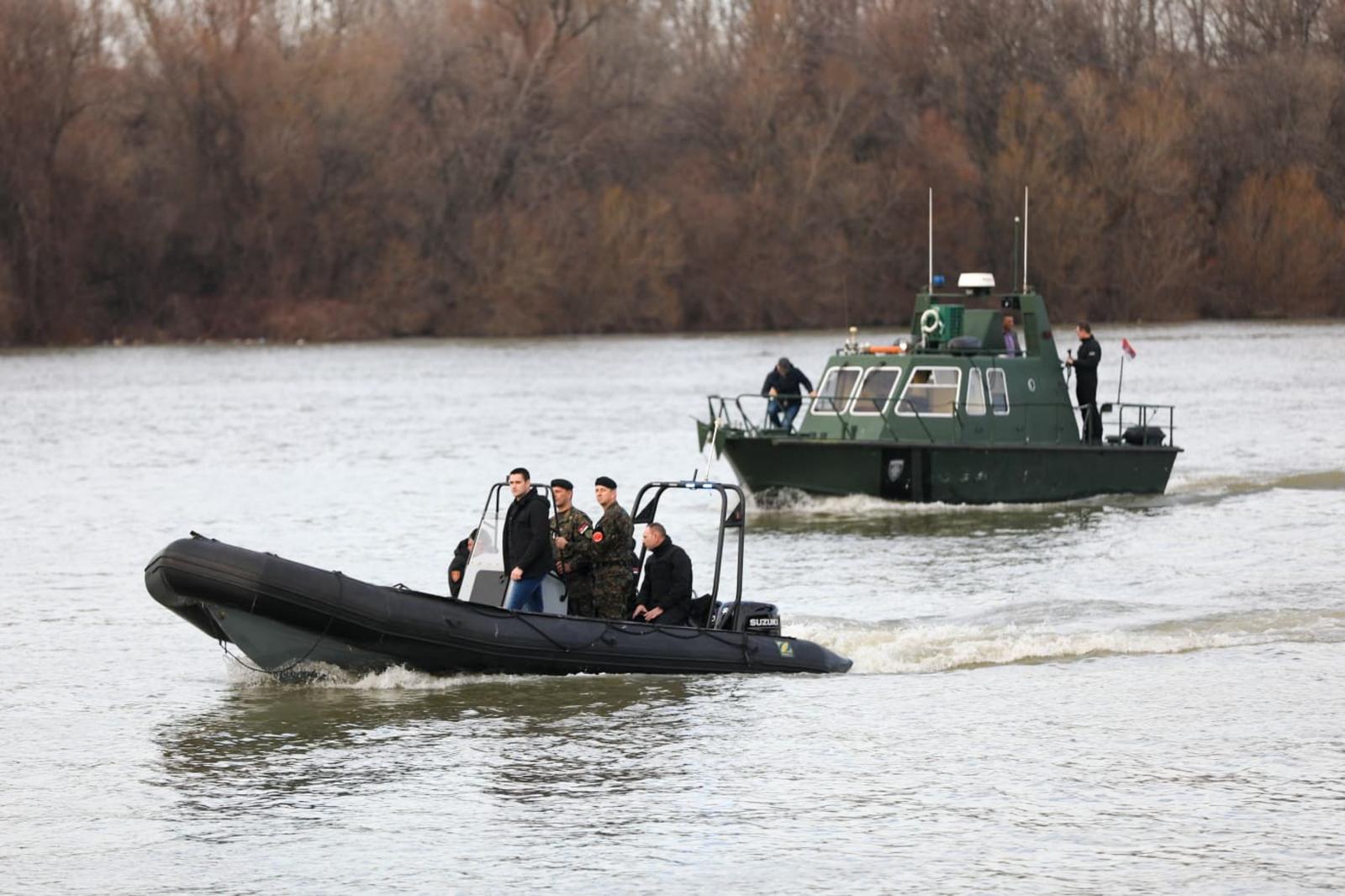 Beograd: Ministar unutarnjih poslova Srbije Aleksandar Vulin s riječnom policijom sudjeluje u potrazi za nestalim Splićaninom
