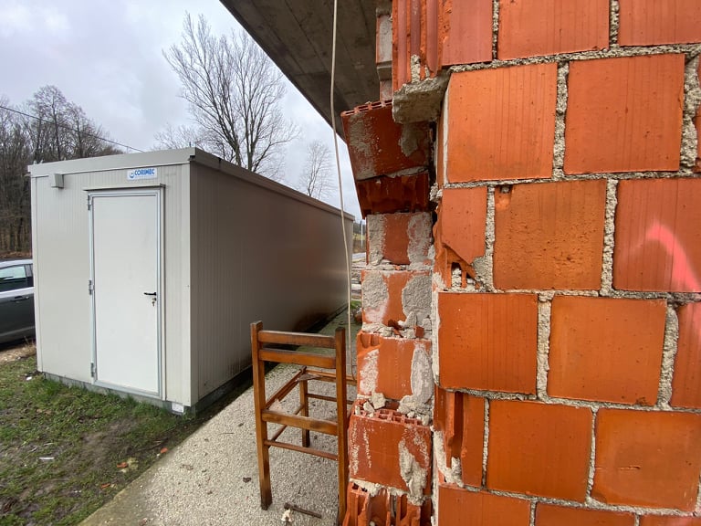 zid, kuća, kontejner, majske poljane,