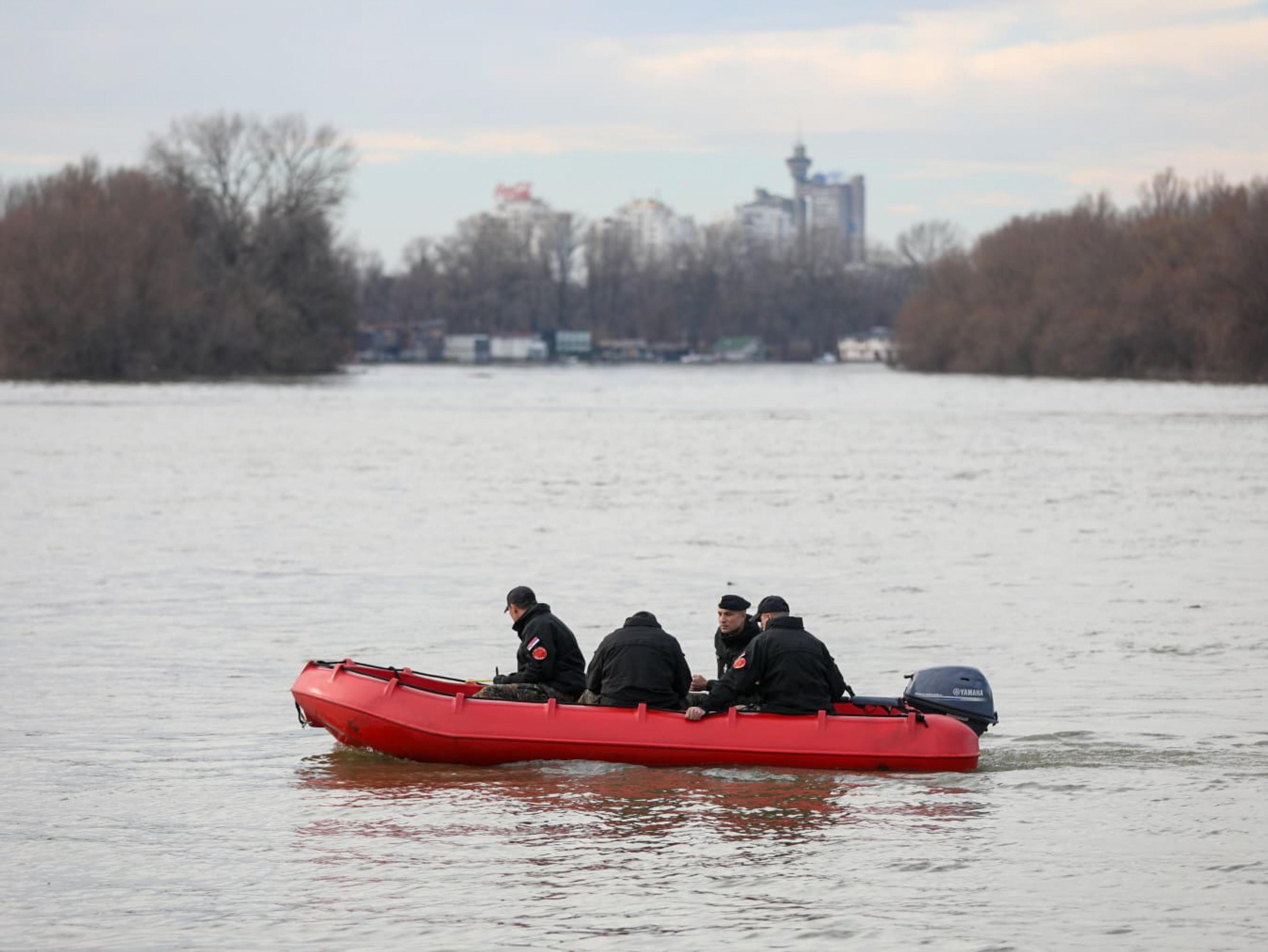 Beograd: Ministar unutarnjih poslova Srbije Aleksandar Vulin s riječnom policijom sudjeluje u potrazi za nestalim Splićaninom