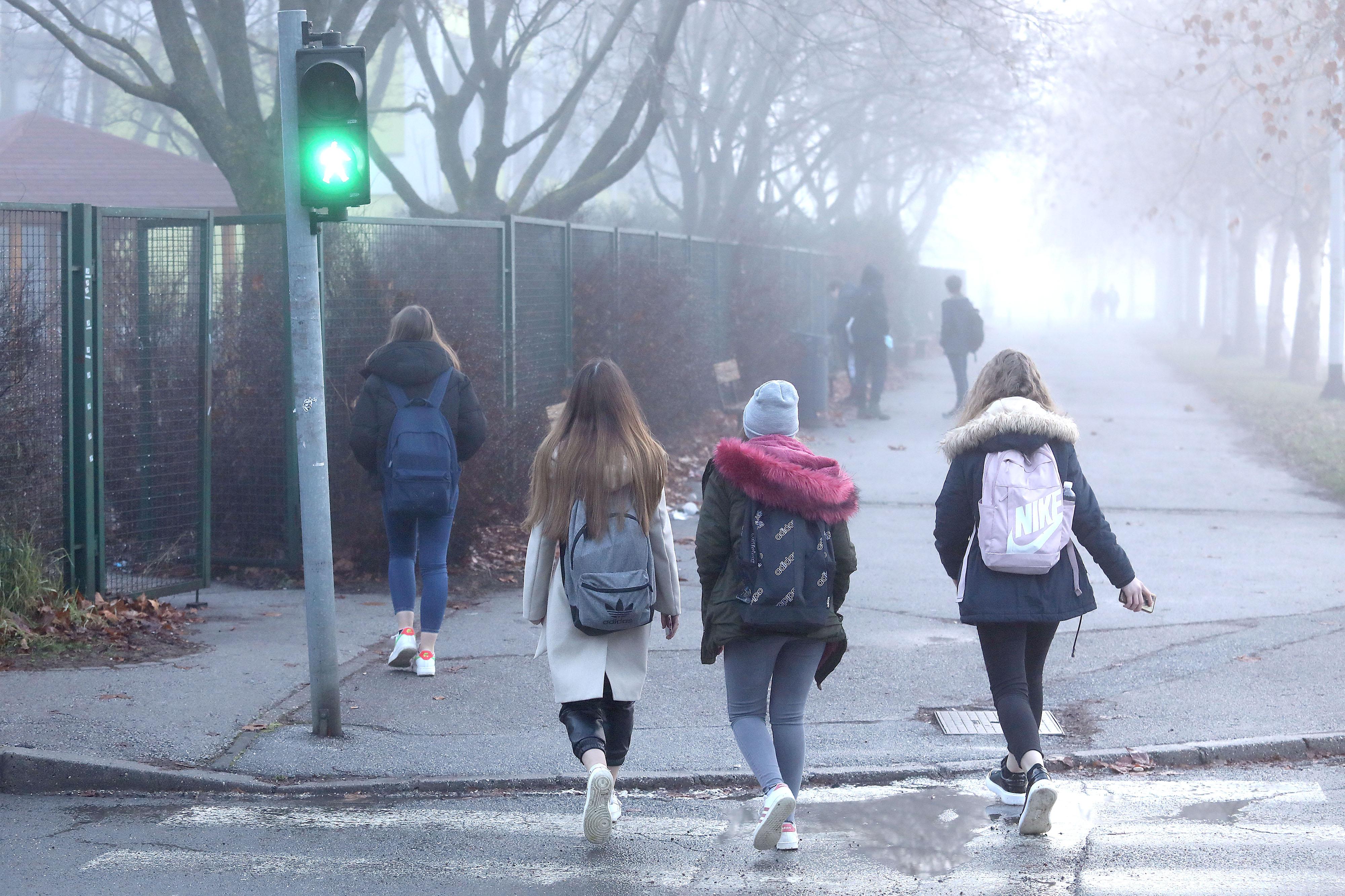 Zagreb: Danas su se učenici svih razreda srednjih škola vratili u klupe