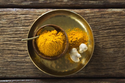 Turmeric powder in plate