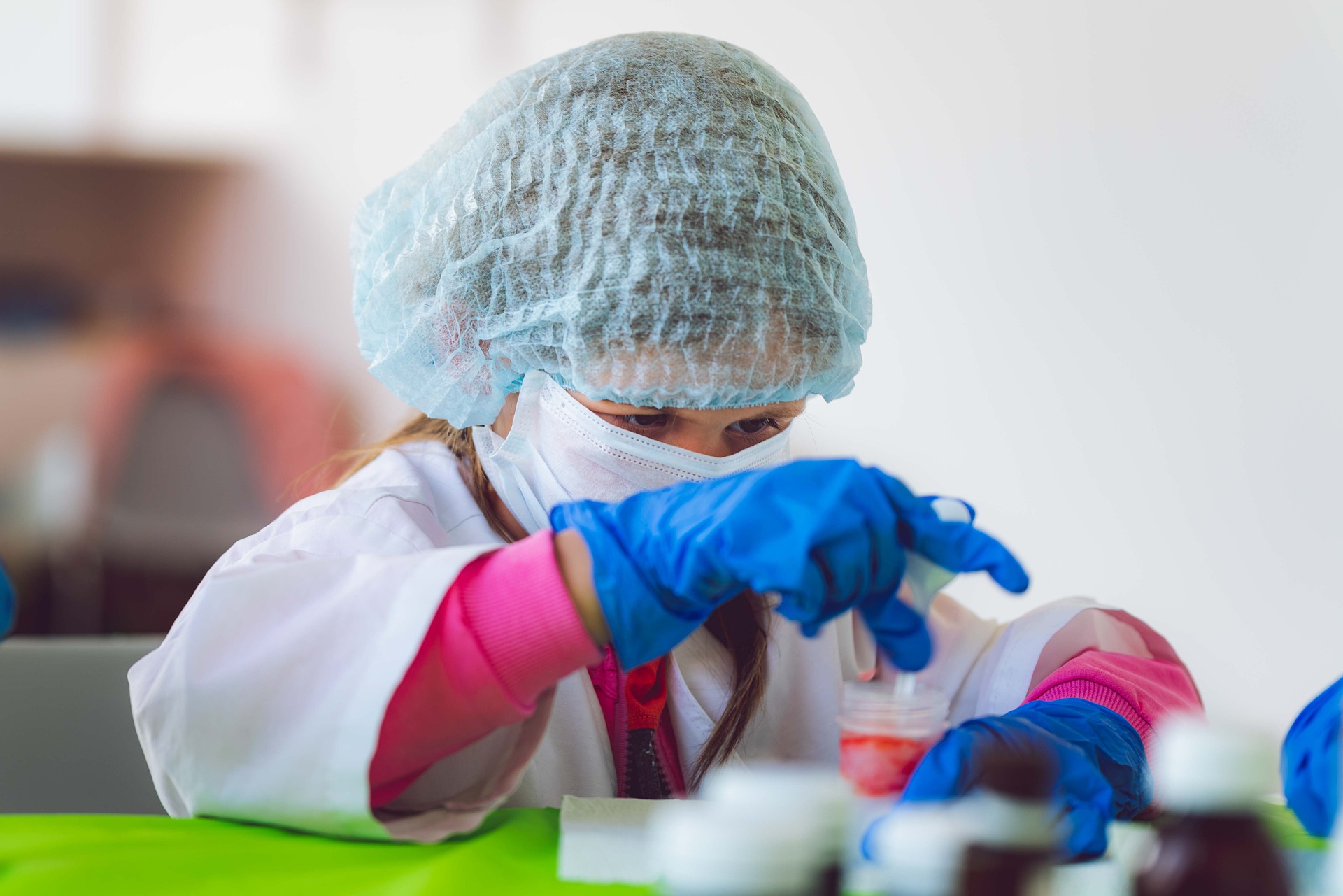 dijete, učenik, učenje, škola, koronavirus, pandemija, maska, igra,