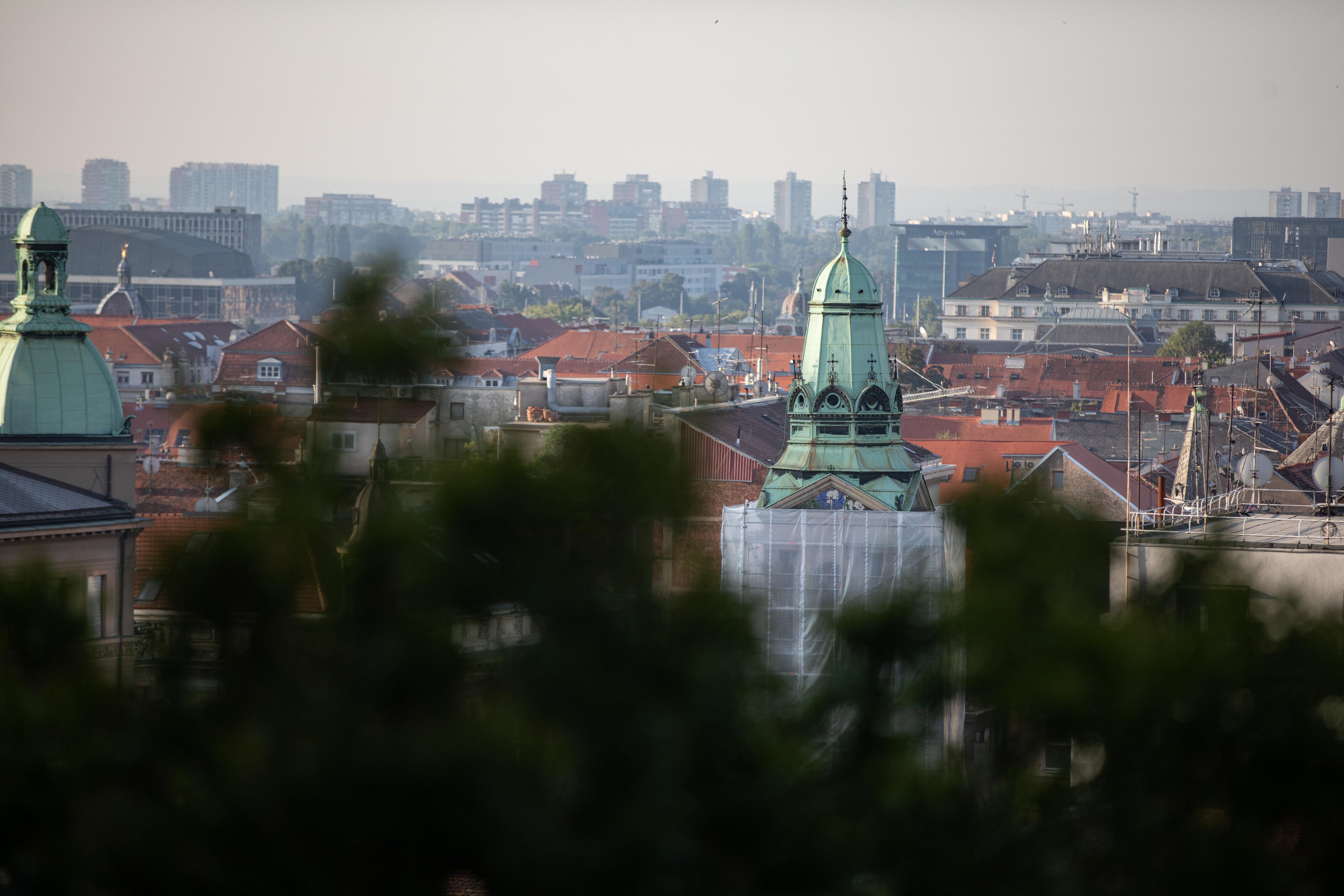 Zagreb, Jutarnji pogled s Gornjeg grada