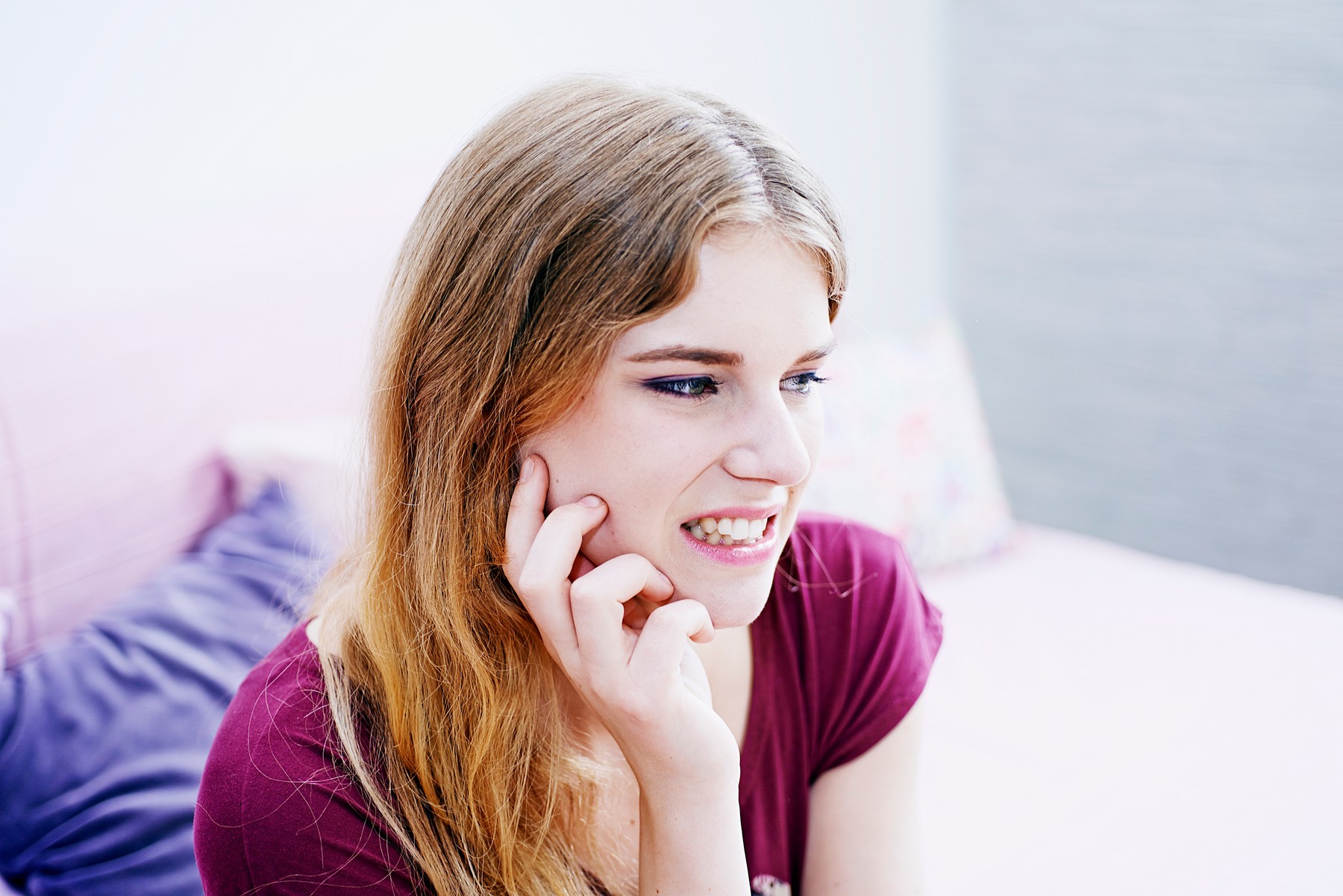 Woman with toothache