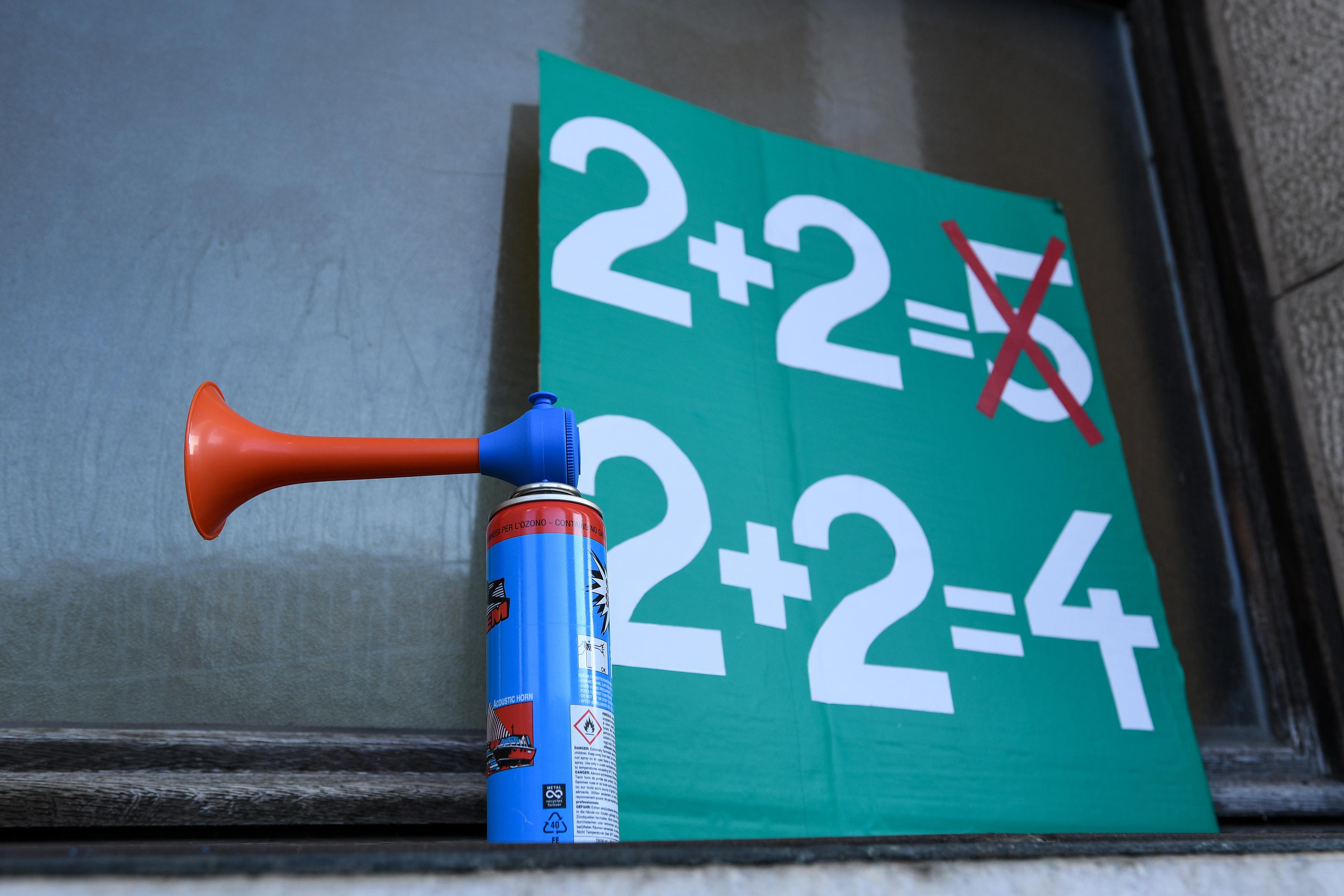 teorija zavjera, infodemija, prosvjed, plandemija