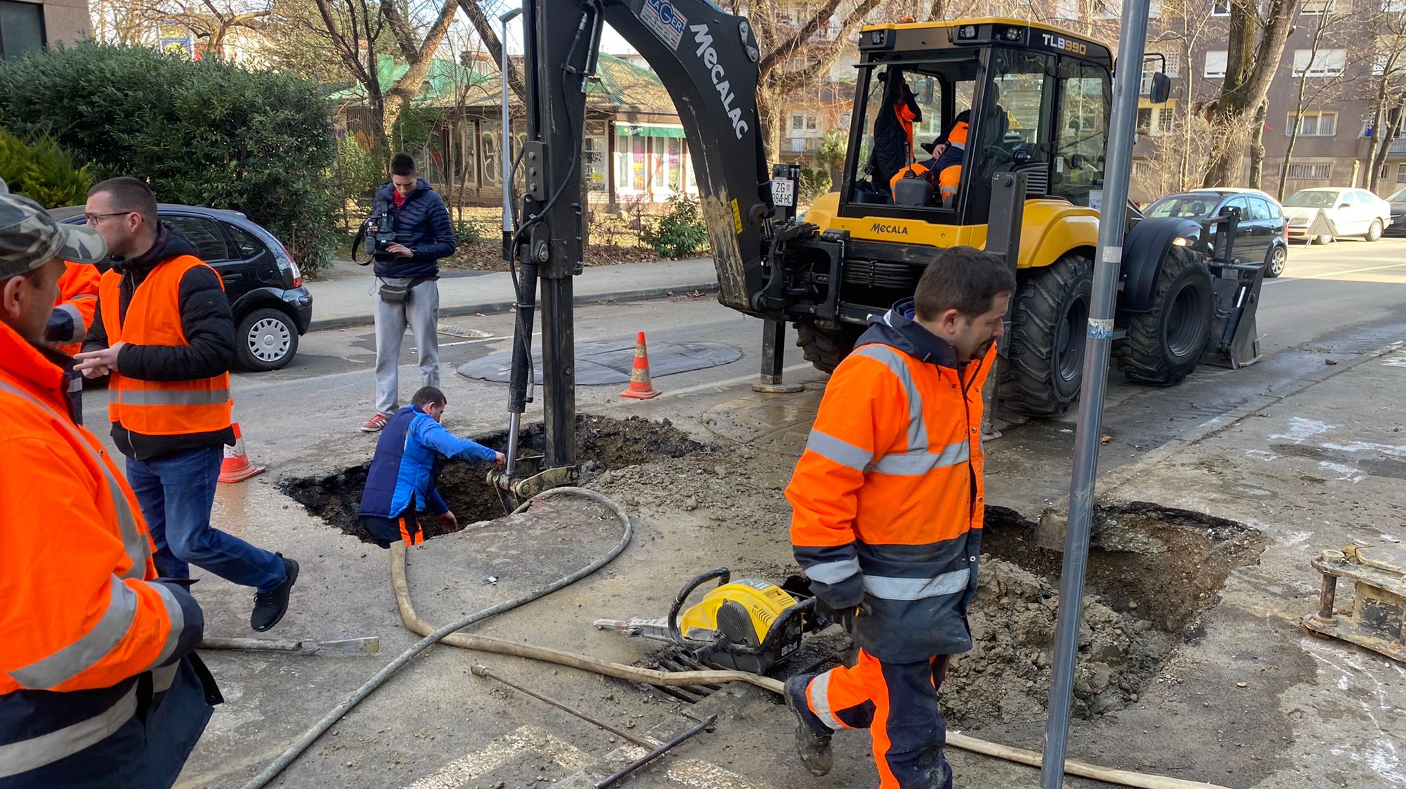 puknuće cijevi, cijev, vodovod, vodovodna cijev, radovi