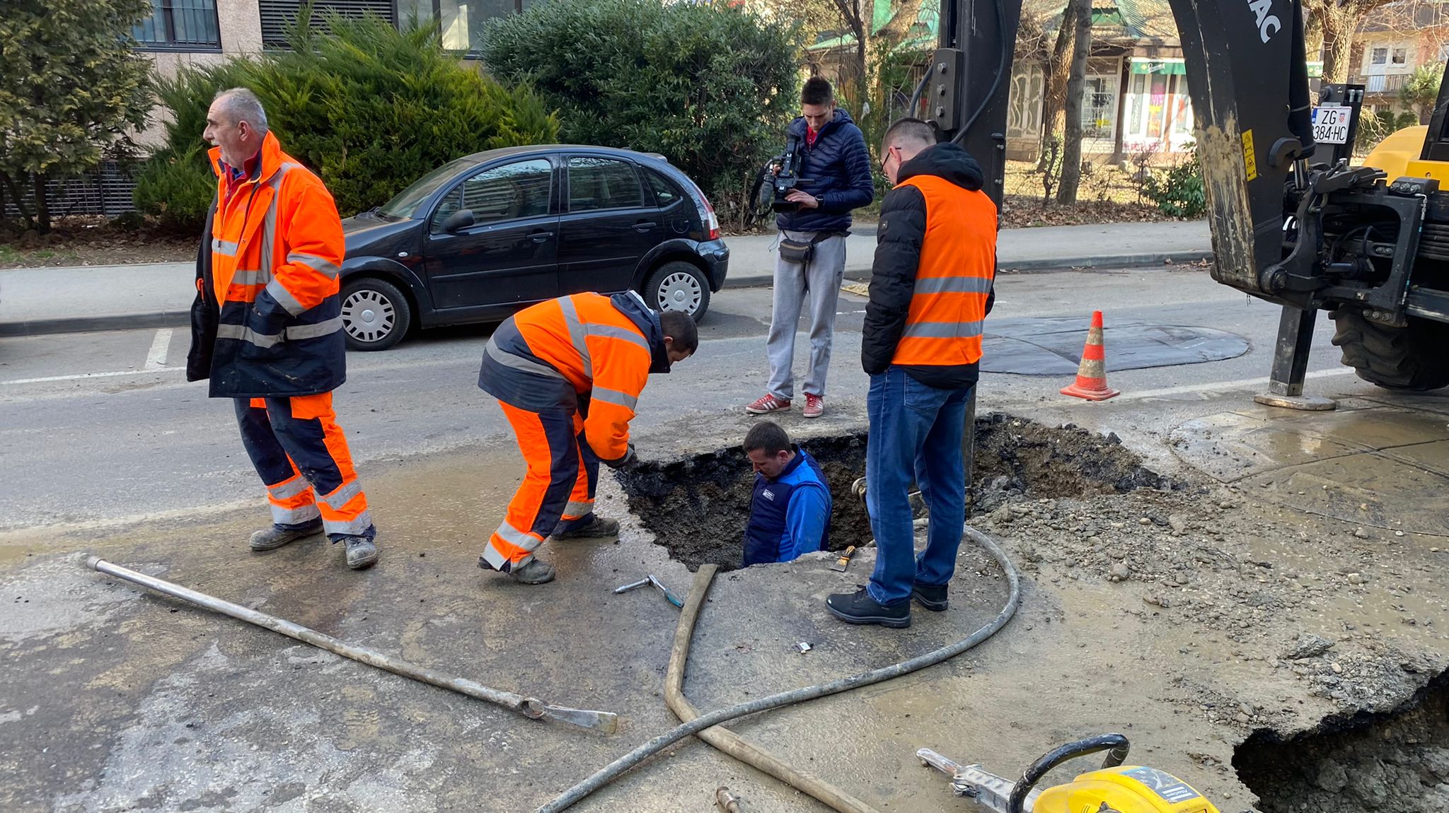 puknuće cijevi, cijev, vodovod, vodovodna cijev, radovi