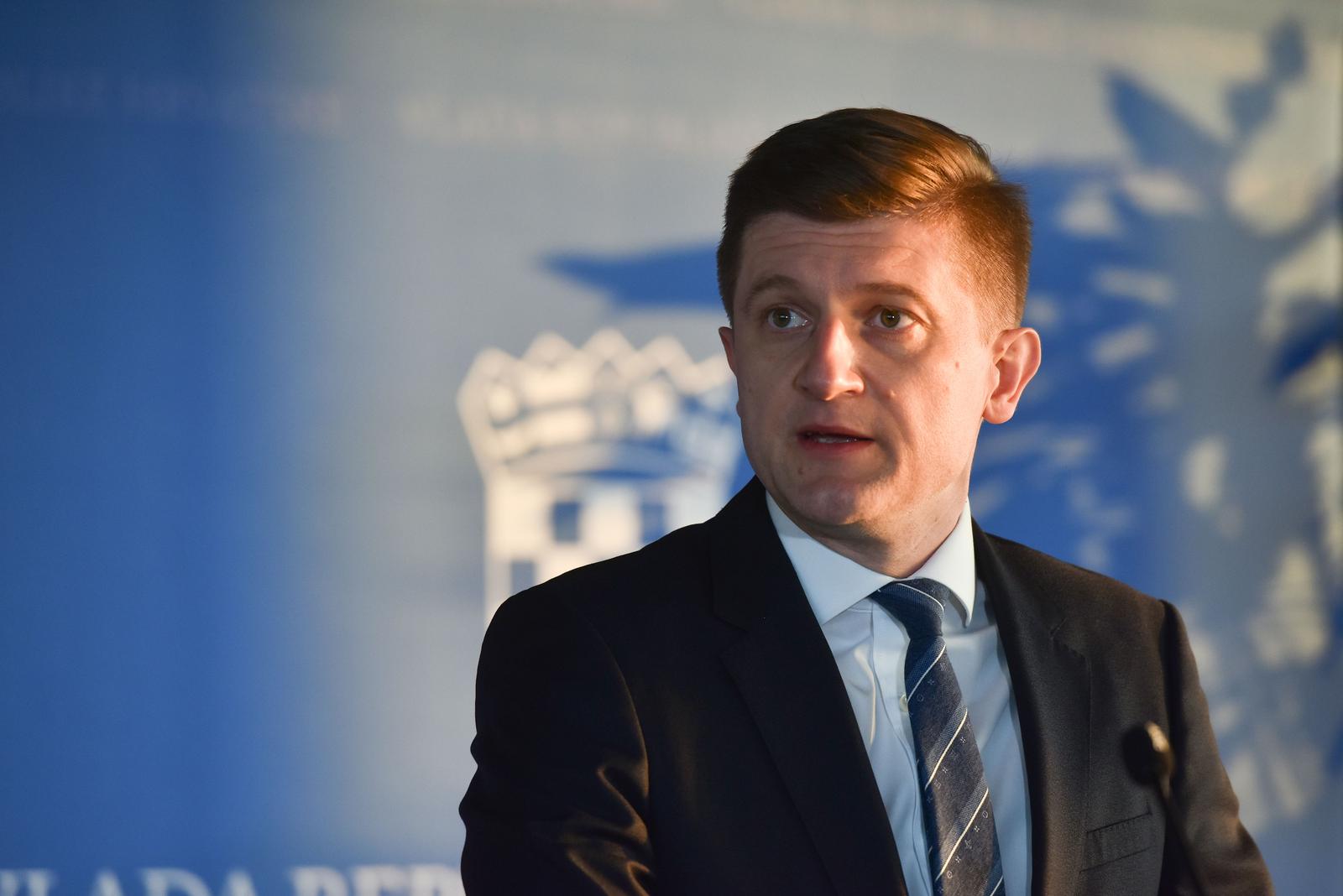 Ministar financija Zdravko Marić nakon sjednice Vlade dao je izjavu za medije