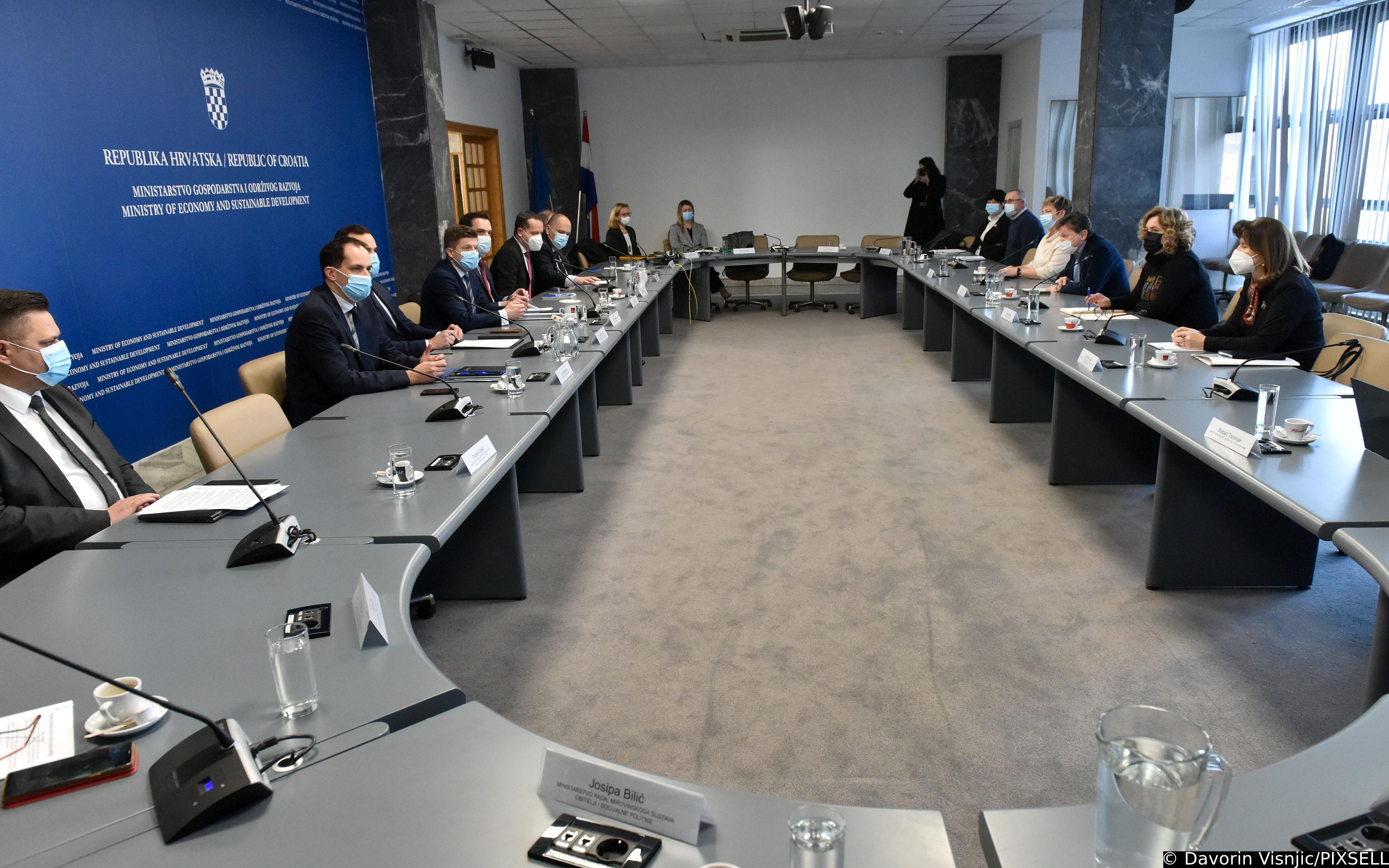 Sastanak pregovaračkih odbora Vlade i sindikata o sklapanju temeljnog kolektivnog ugovora za službenike i namještenike u javnim službama