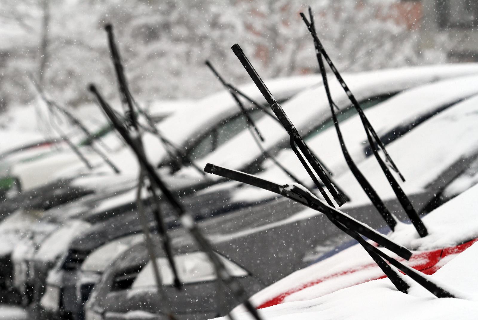 Varadin: Zbog opasnosti od snijega voza?i podigli brisa?e