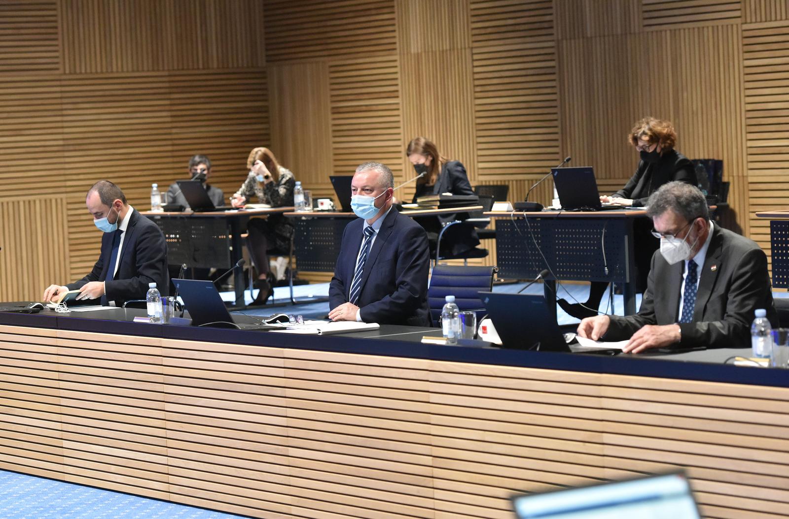 Premijer Plenković na sjednici Vlade najavio paket mjera za pomoć građanima zbog cijena plina i struje