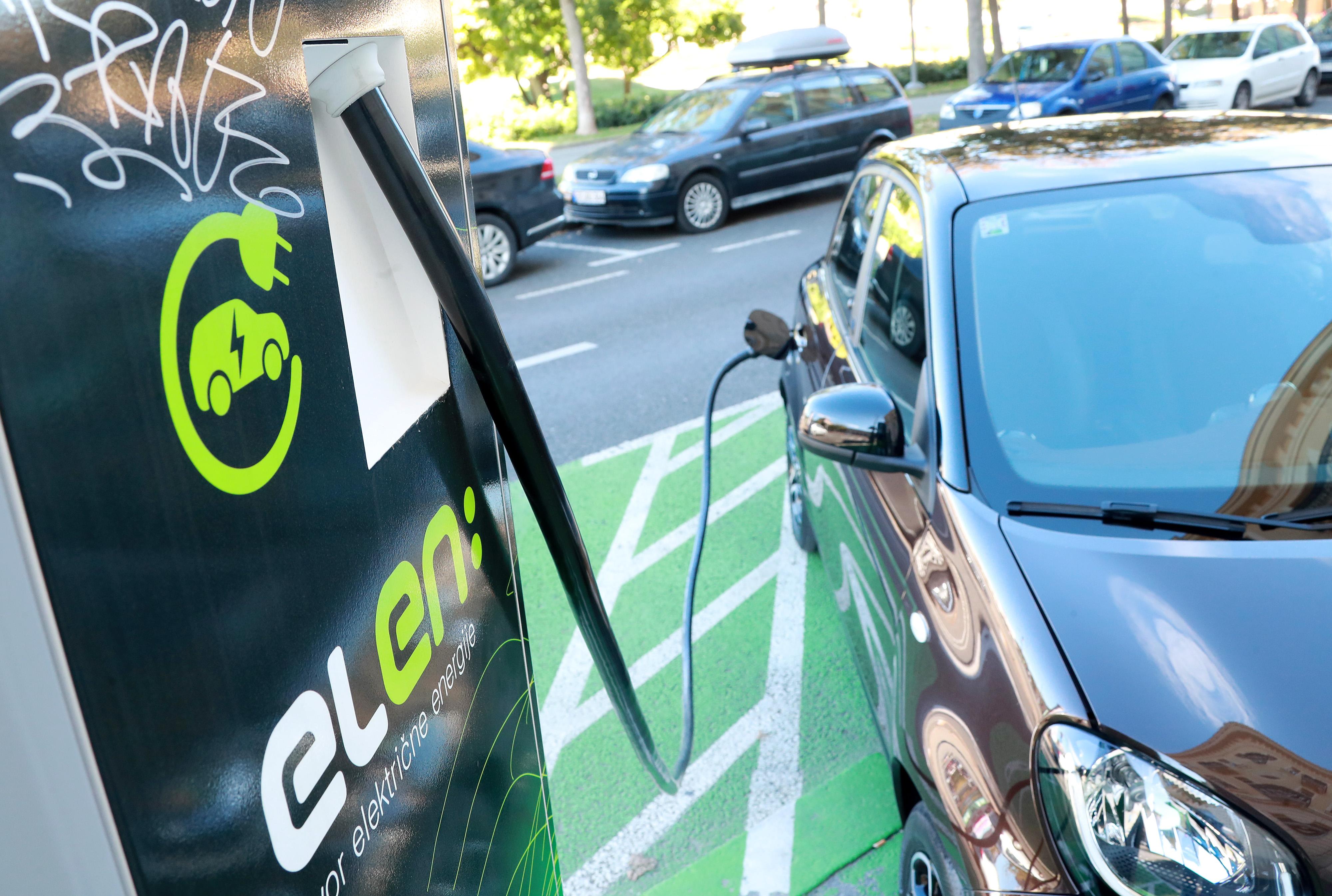 Zagreb: Na Trgu kralja Tomislava HEP je postavio tri punionice za električne automobile