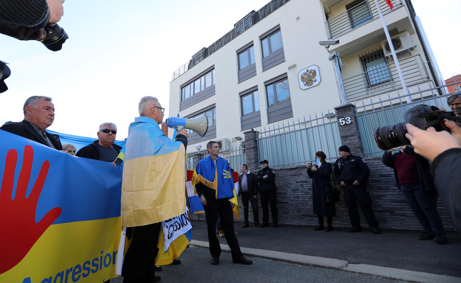 prosvjed, ukrajinci, rusko veleposlanstvo, ukrajina