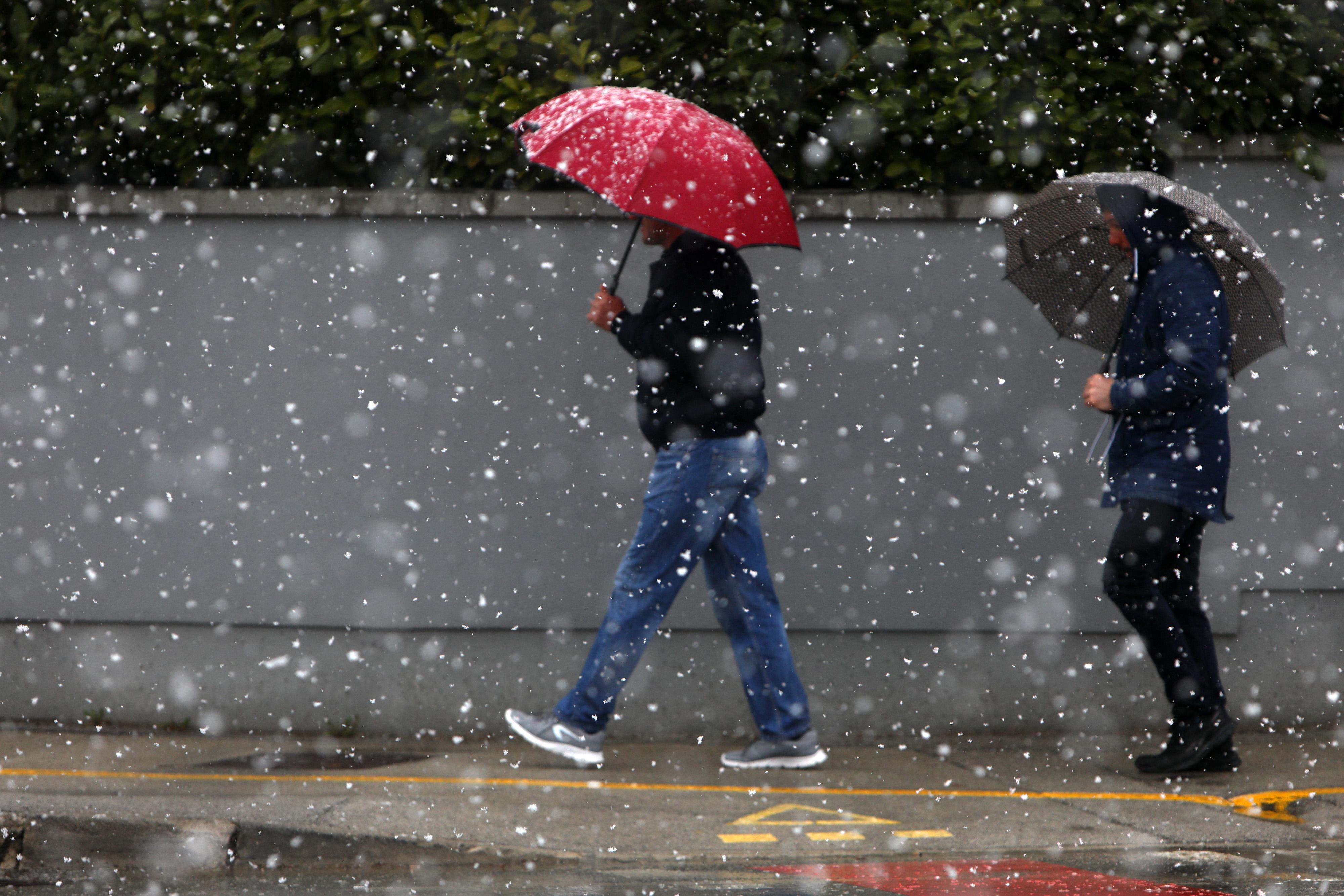 Karlovac: U prijepodnevnim satima počeo padati gusti snijeg