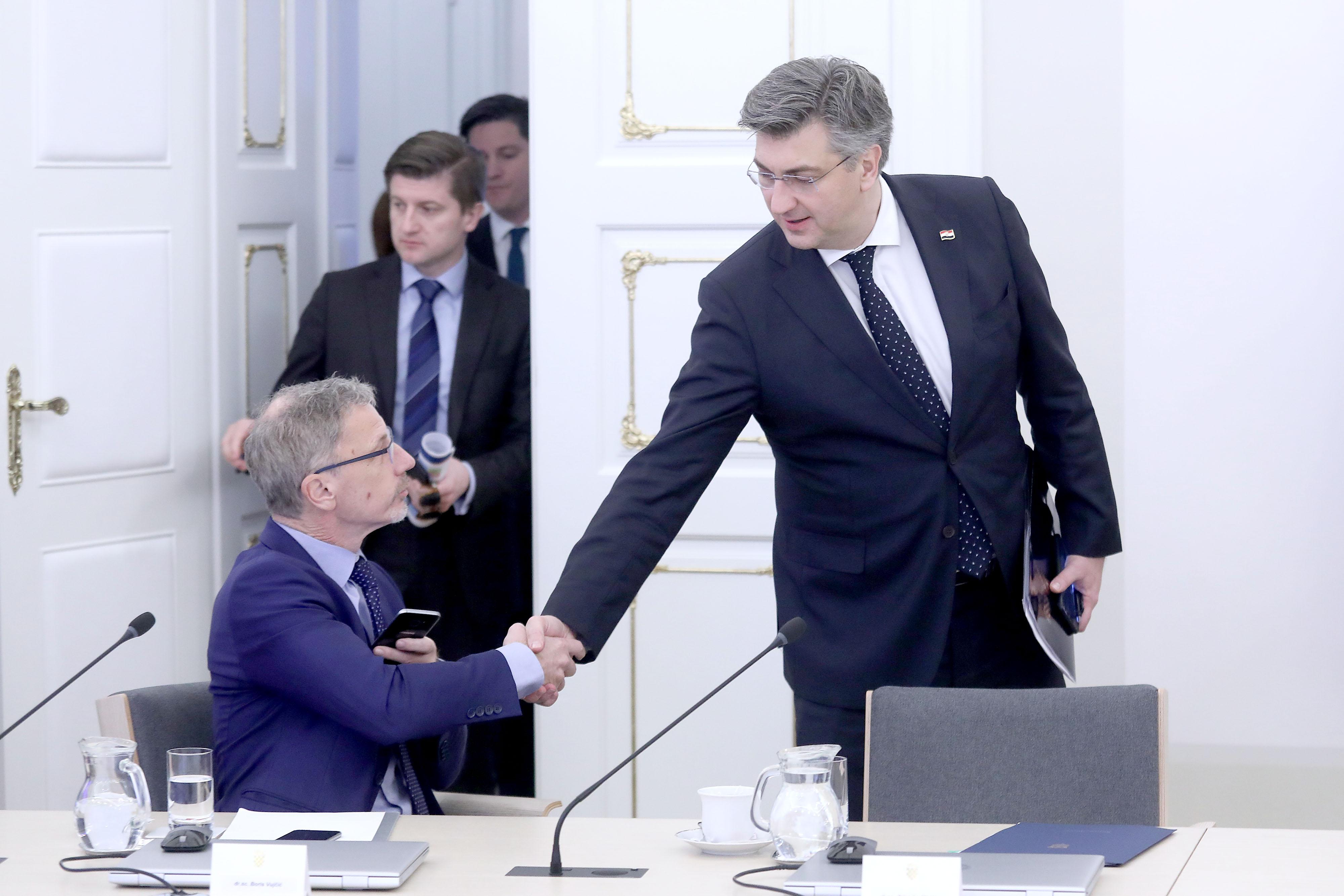 Zagreb: Plenković predsjedao sjednicom za uvođenje eura kao valute u RH